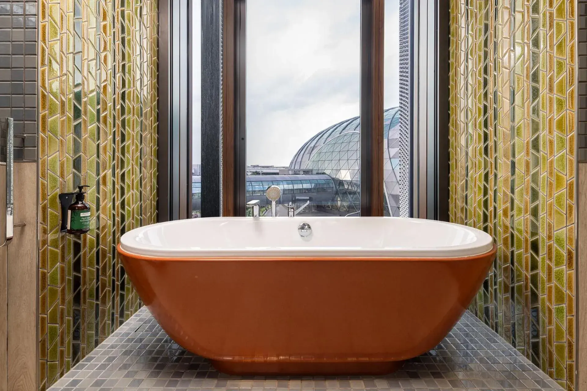 Standard Double Room with Two Double Beds - Jewel Wing in Crowne Plaza Changi Airport by IHG Standard Double Room with Two Double Beds - Jewel Wing in Crowne Plaza Changi Airport by IHG