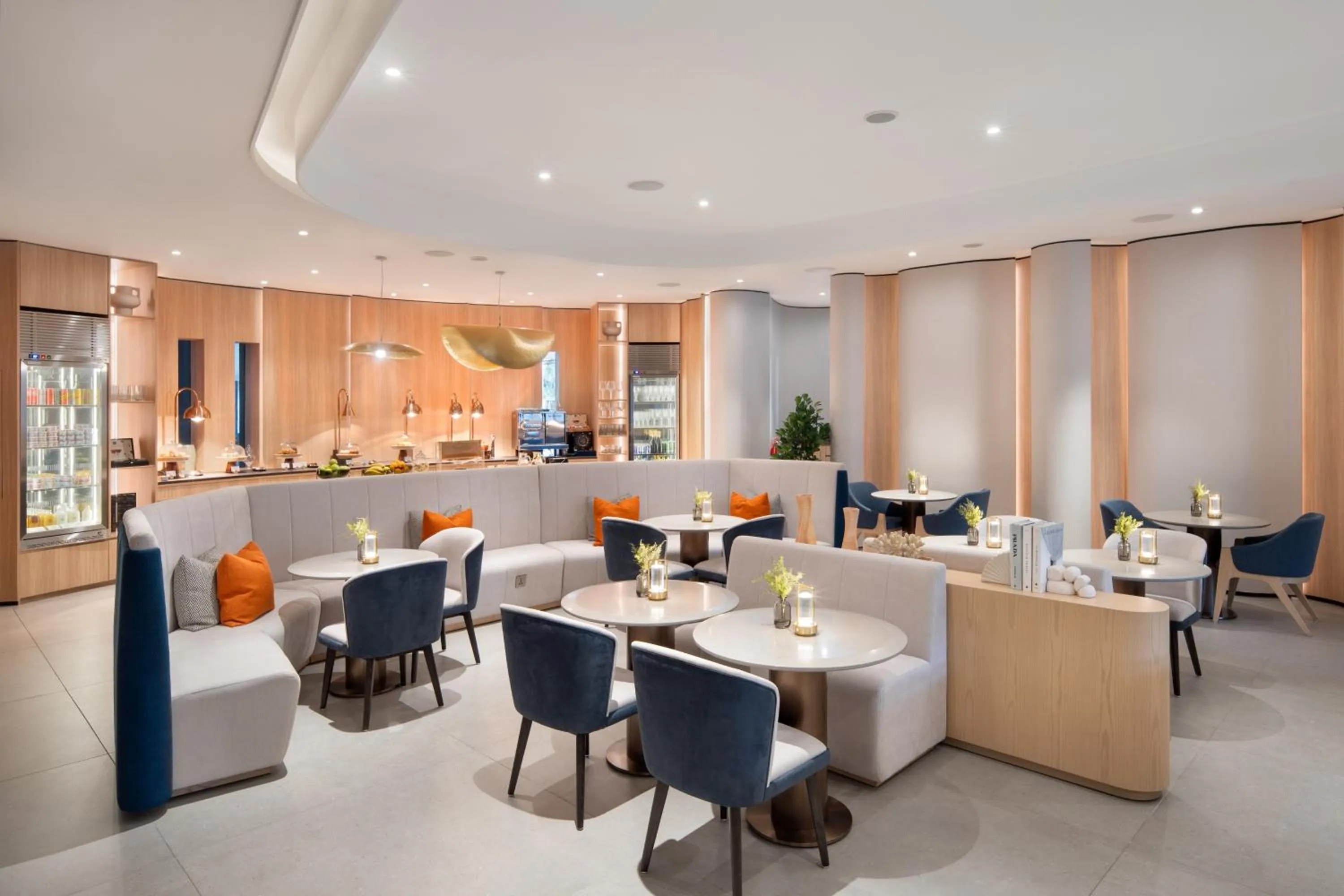 Lounge or bar in Crowne Plaza Changi Airport by IHG