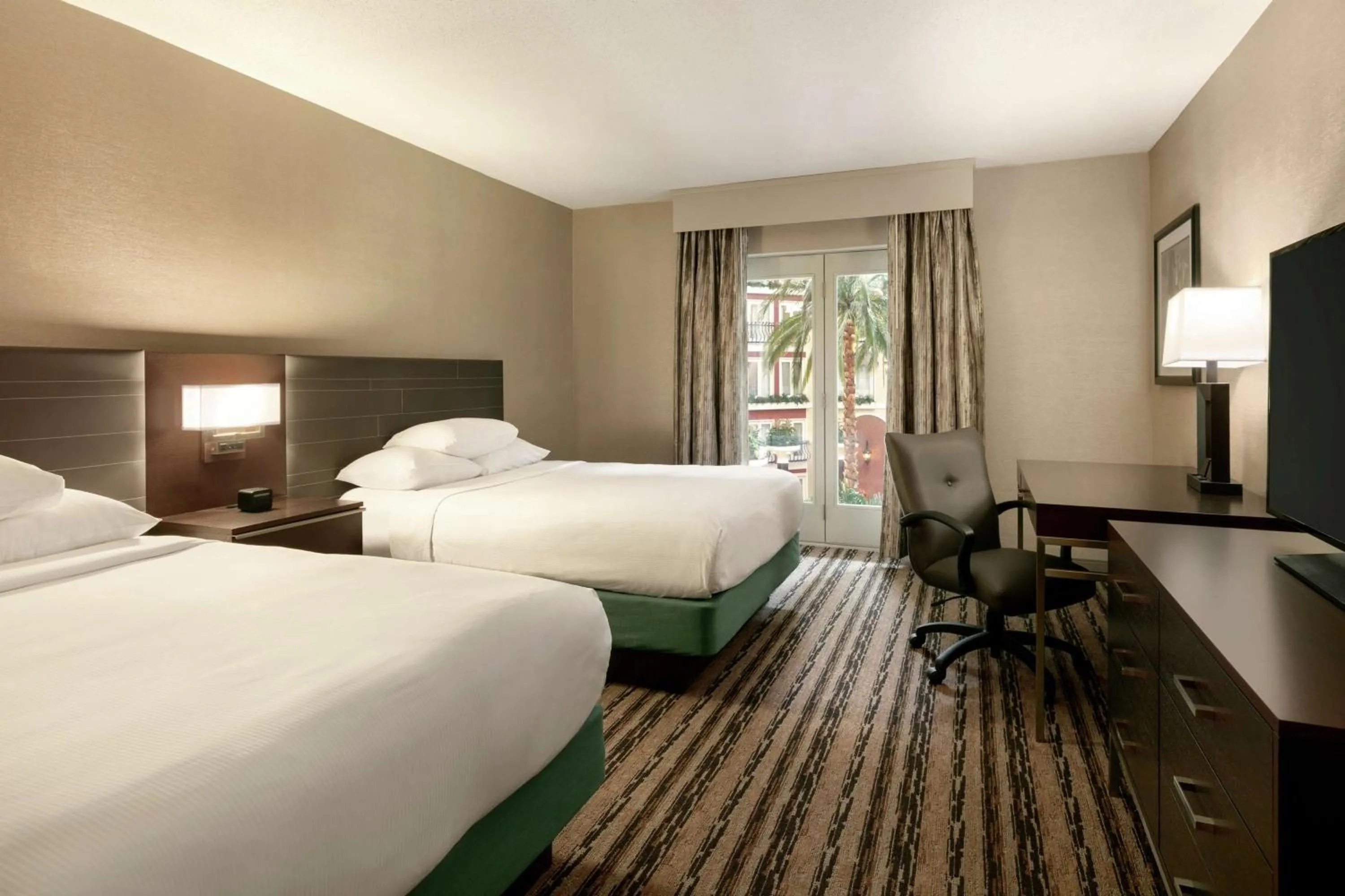 Bedroom, Bed in DoubleTree Resort by Hilton Lancaster