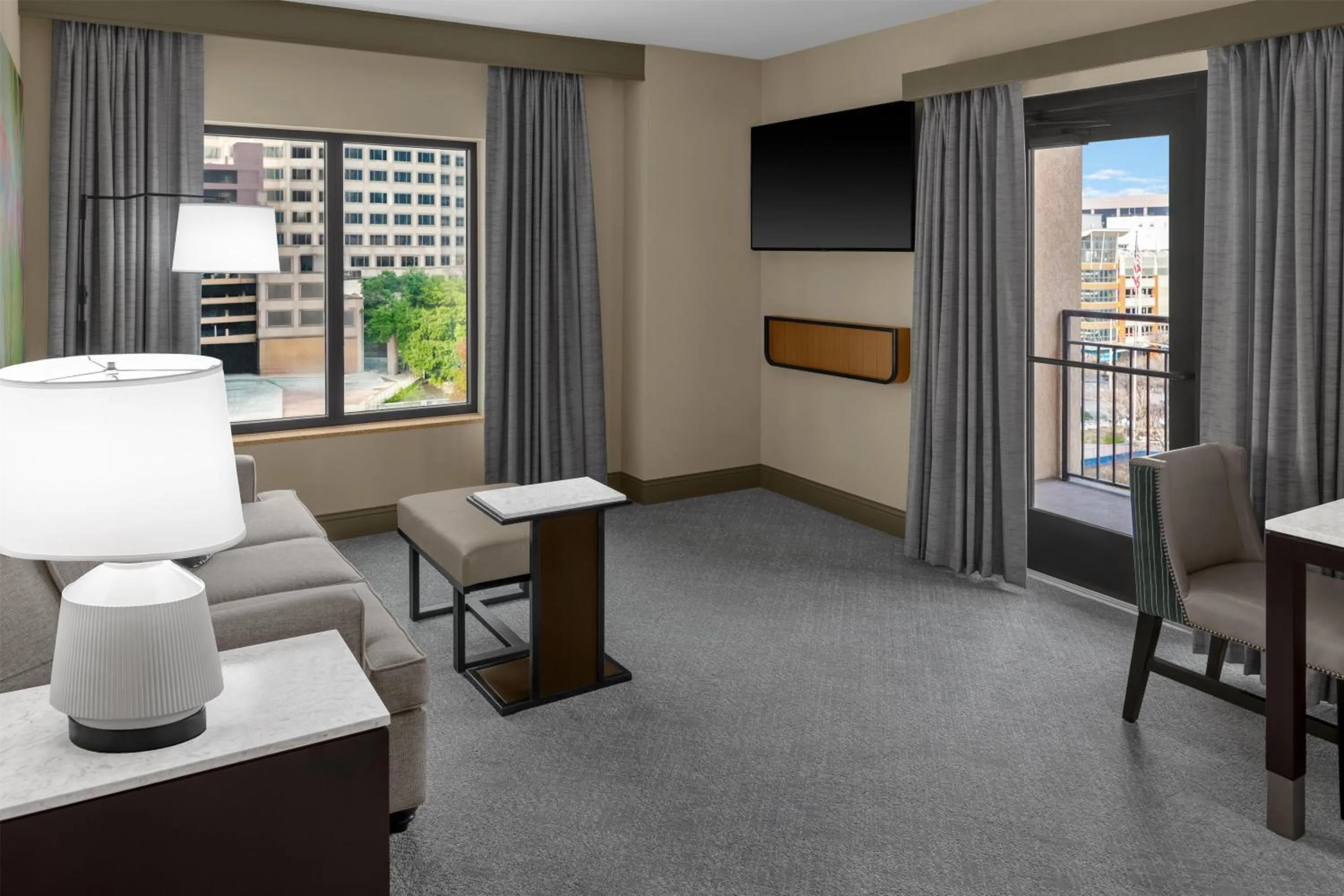 Living room in Embassy Suites San Antonio Riverwalk-Downtown