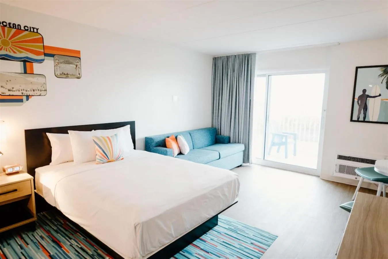 Living room, Bed in SeaLoft Oceanfront Hotel