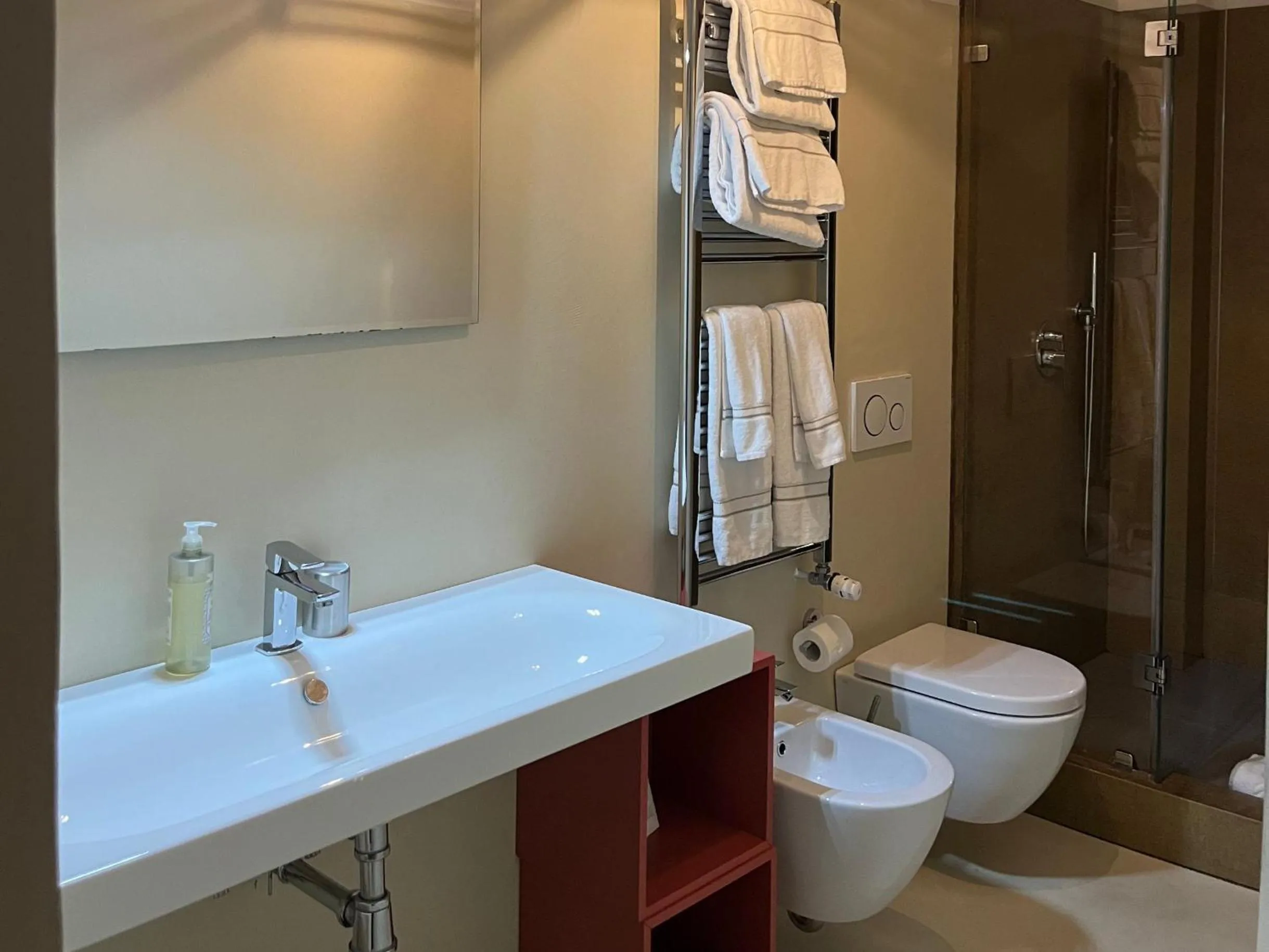 Shower in Numa Florence Palazzo San Niccolò