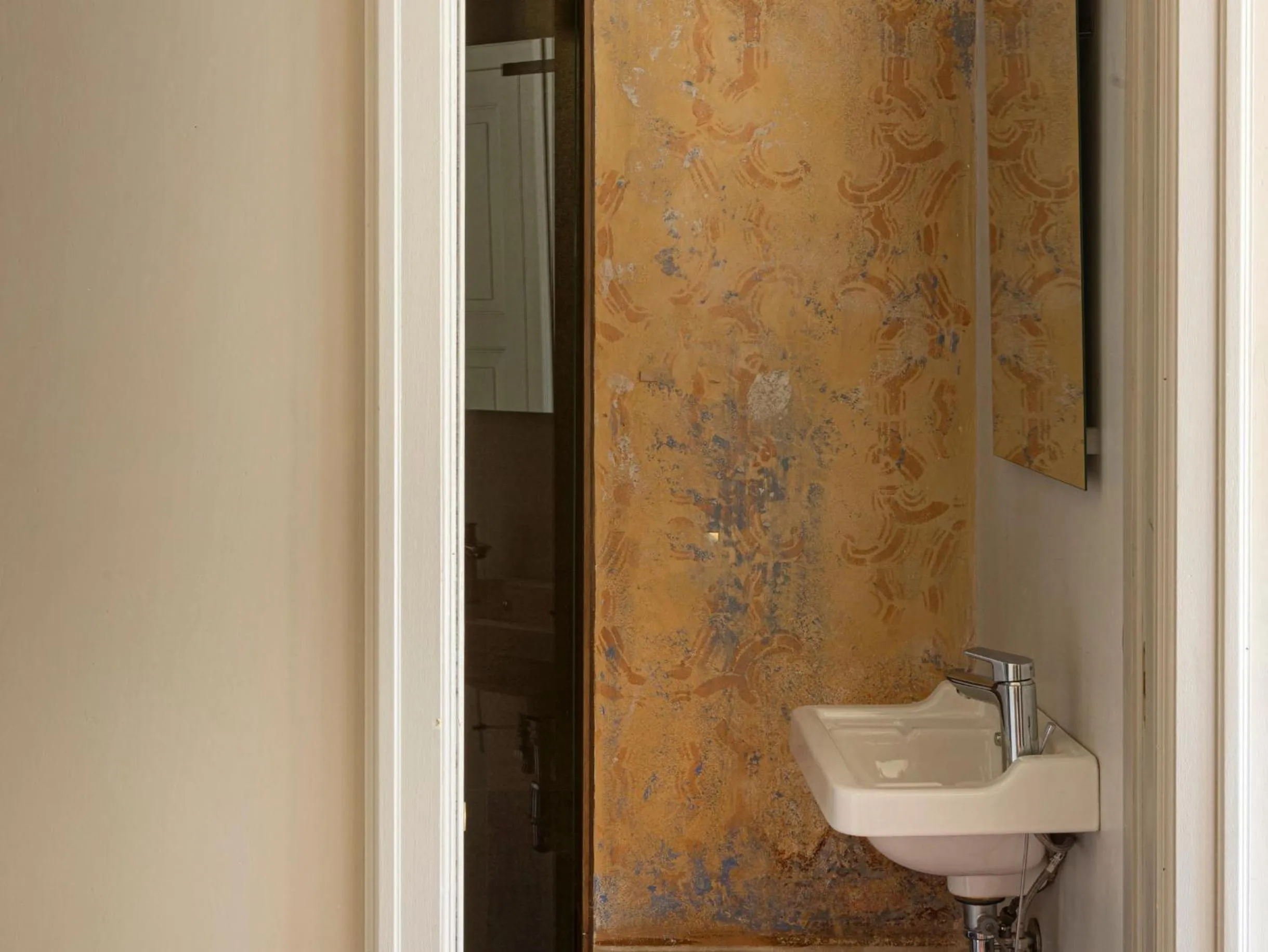 Bathroom in Numa Florence Palazzo San Niccolò