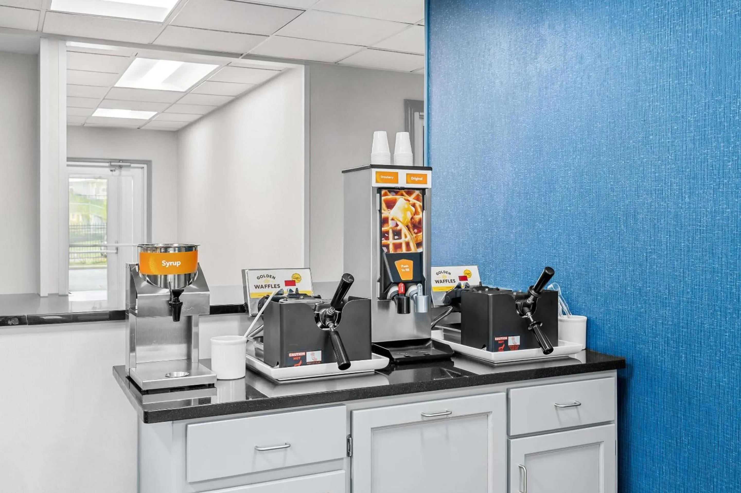 Breakfast in Comfort Inn Indianapolis East