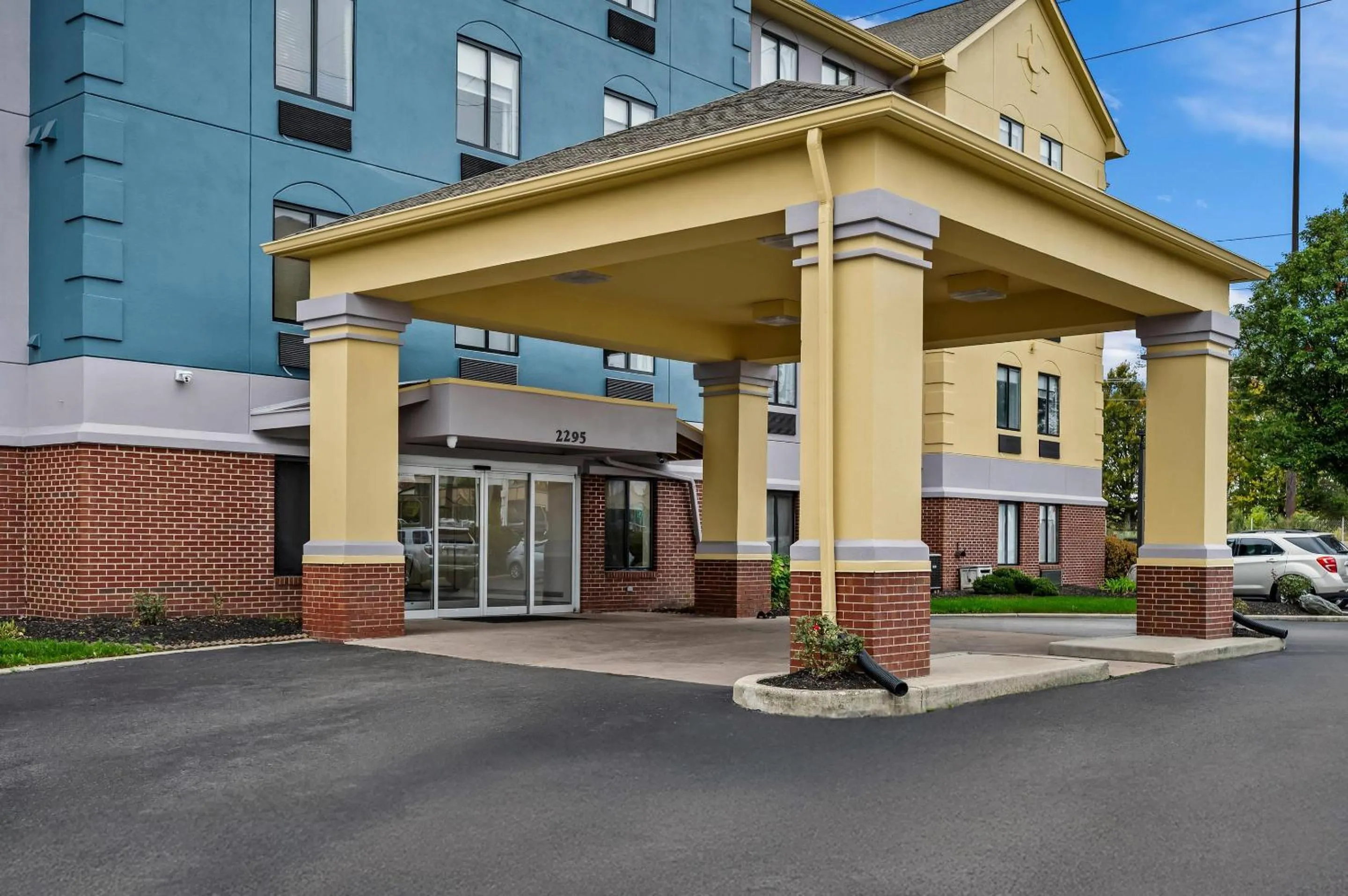 Property building in Comfort Inn Indianapolis East