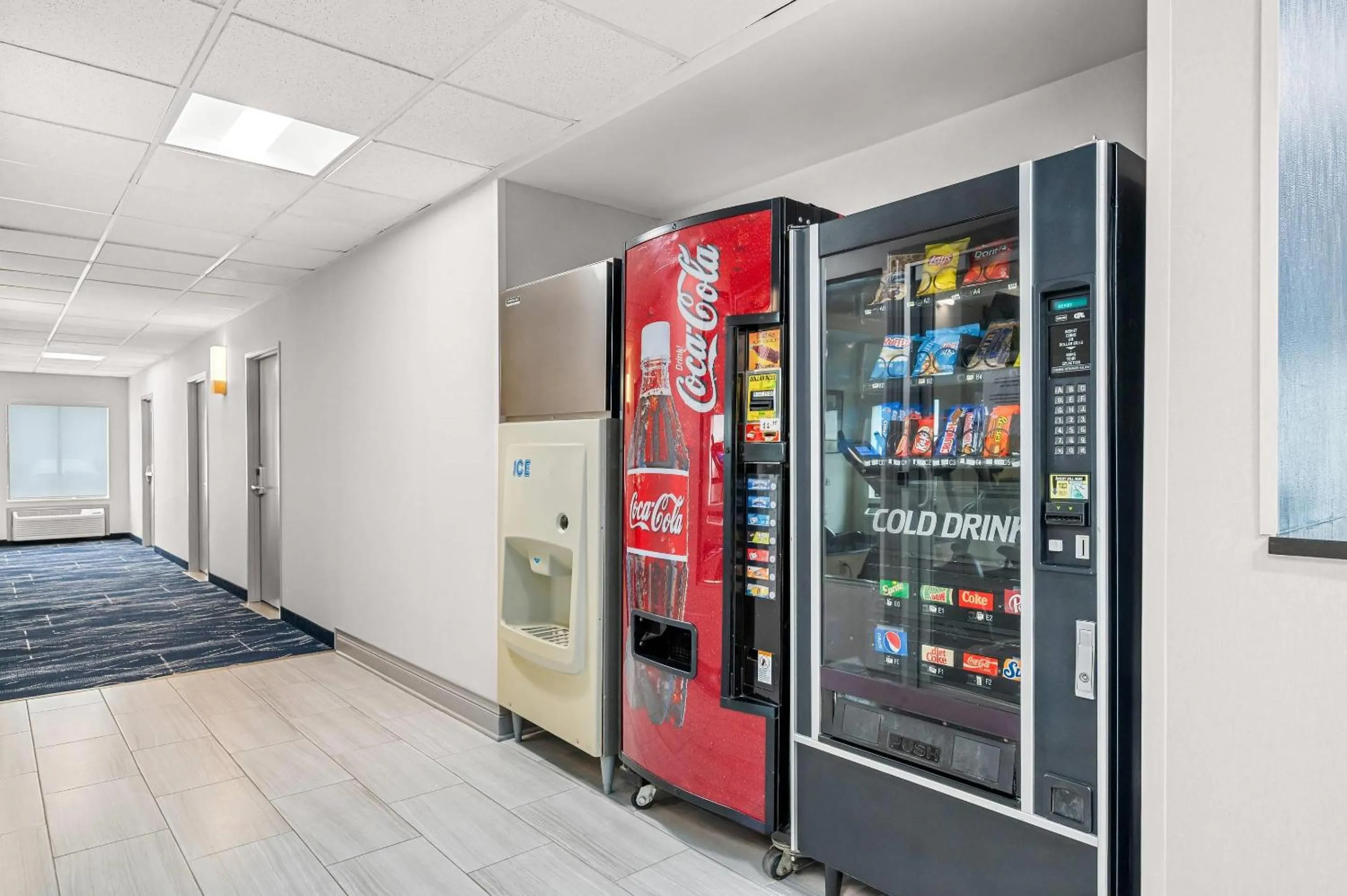 Property building in Comfort Inn Indianapolis East