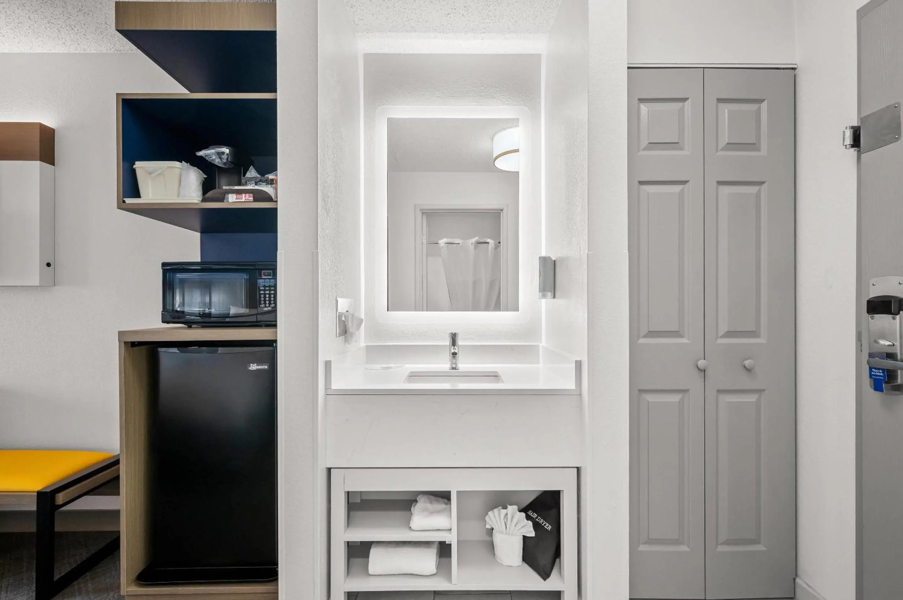 Bedroom in Comfort Inn Indianapolis East