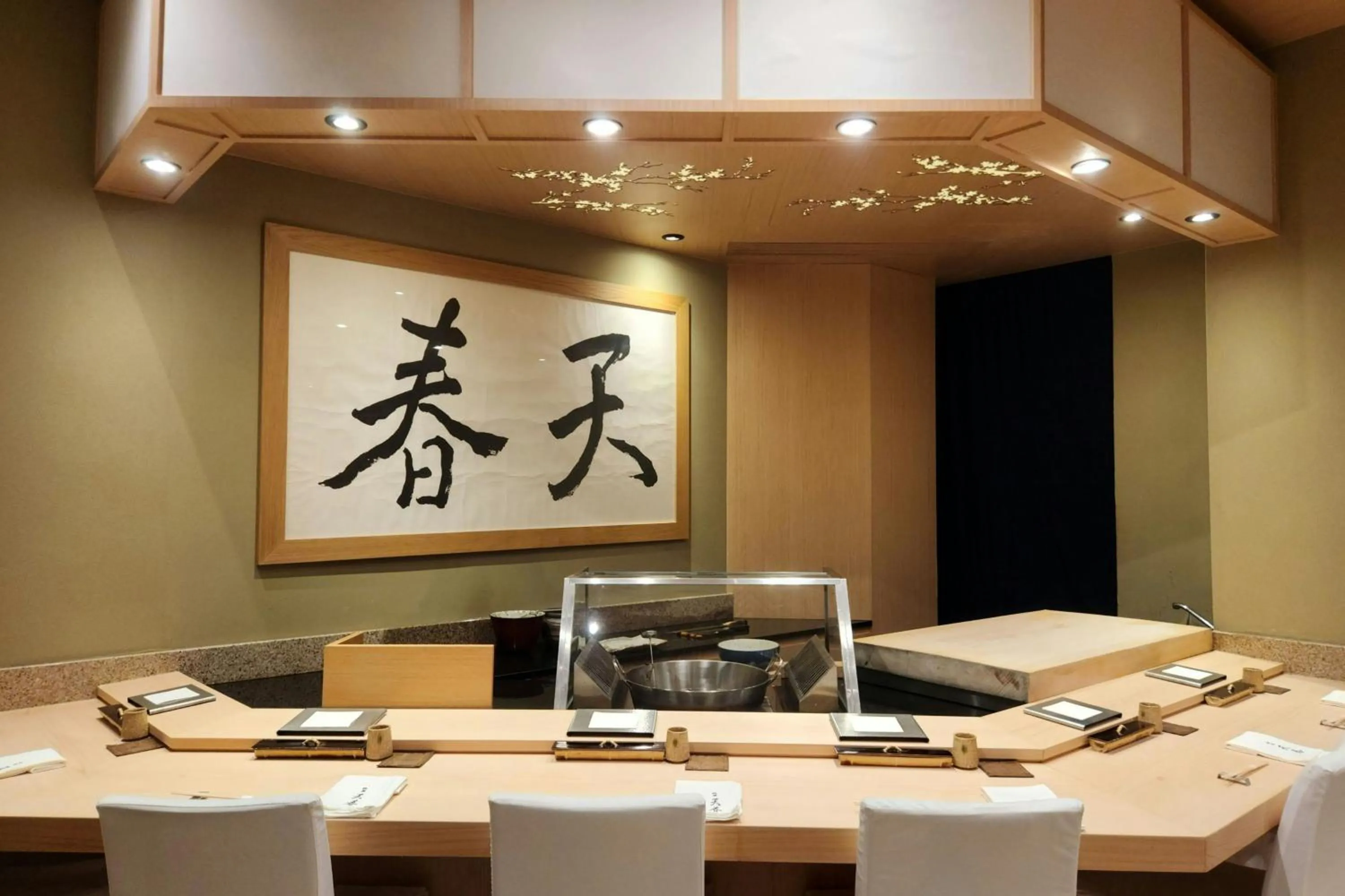 Restaurant/places to eat in Singapore Marriott Tang Plaza Hotel