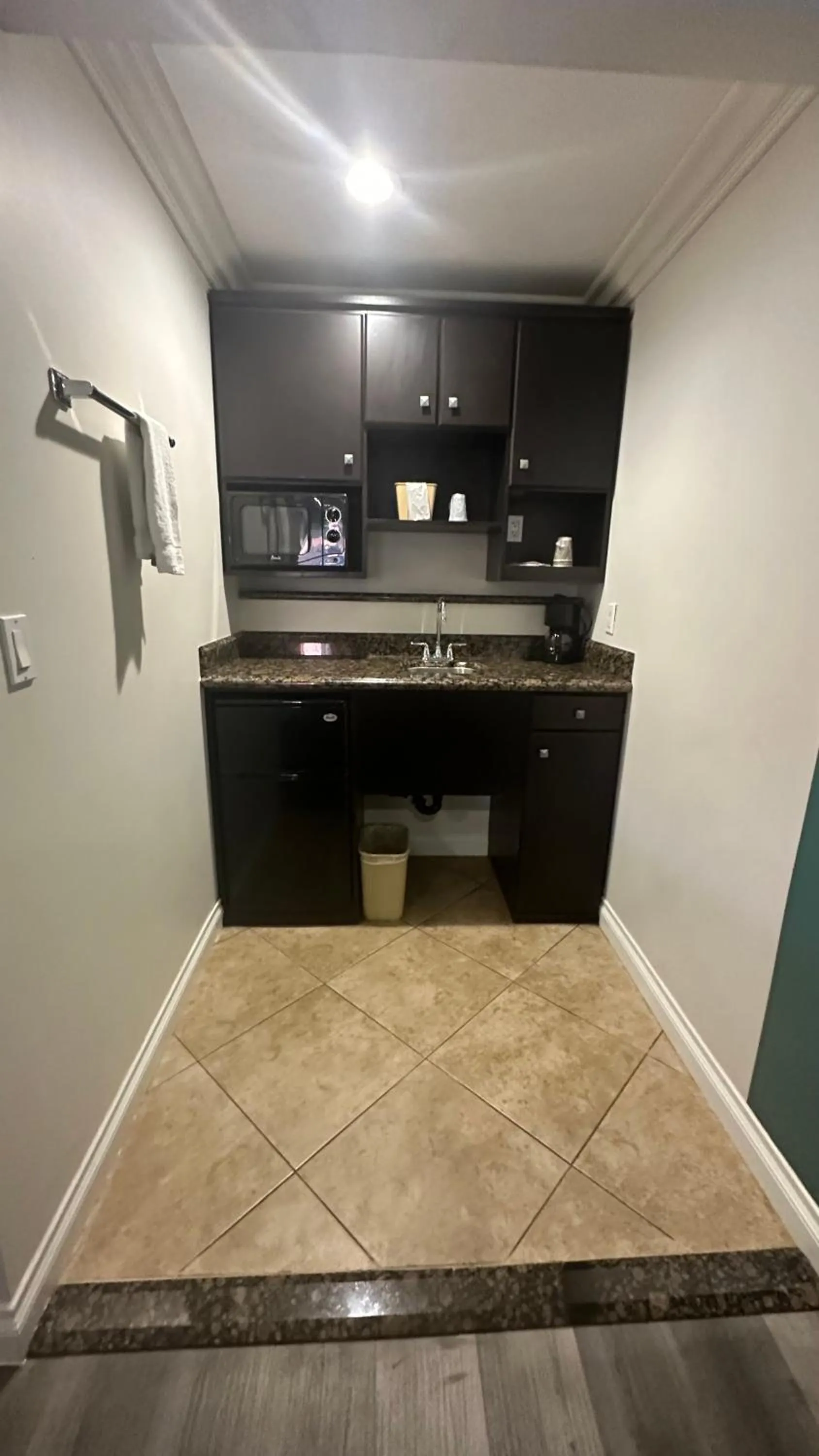 Coffee/tea facilities in Garden Inn and Suites Glendora