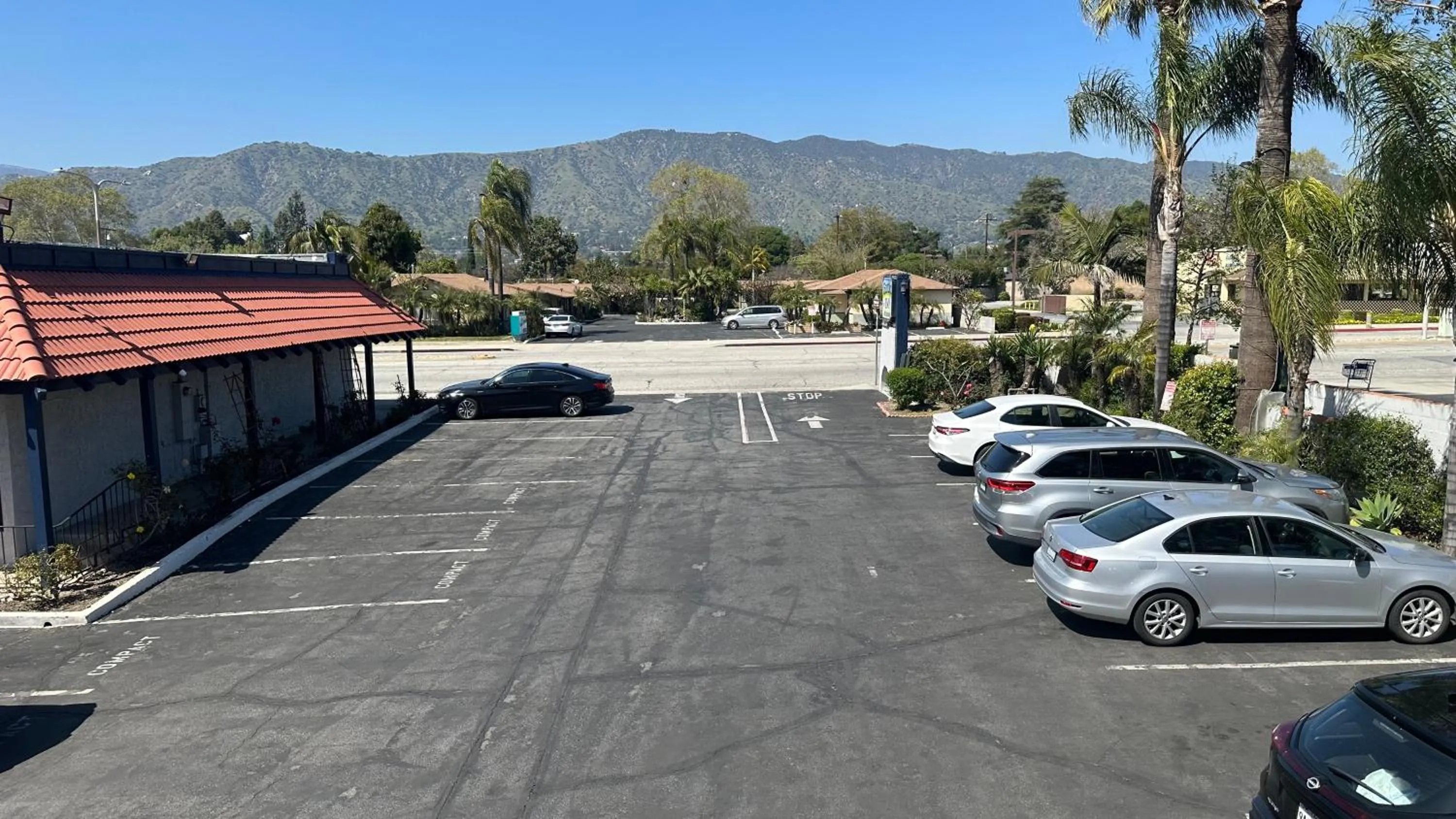 Mountain view in Garden Inn and Suites Glendora