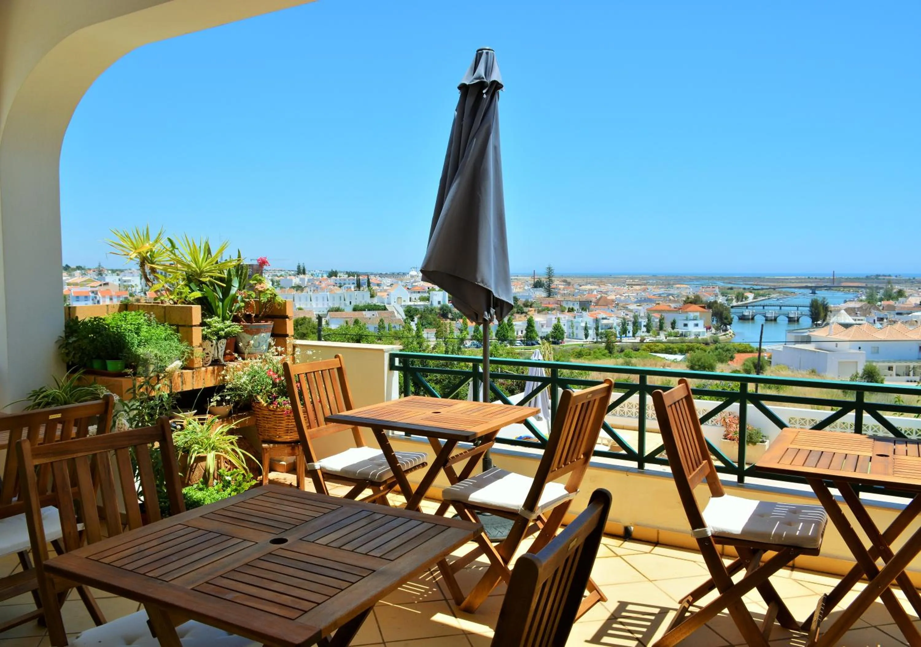 Restaurant/places to eat in Tavira Terrace