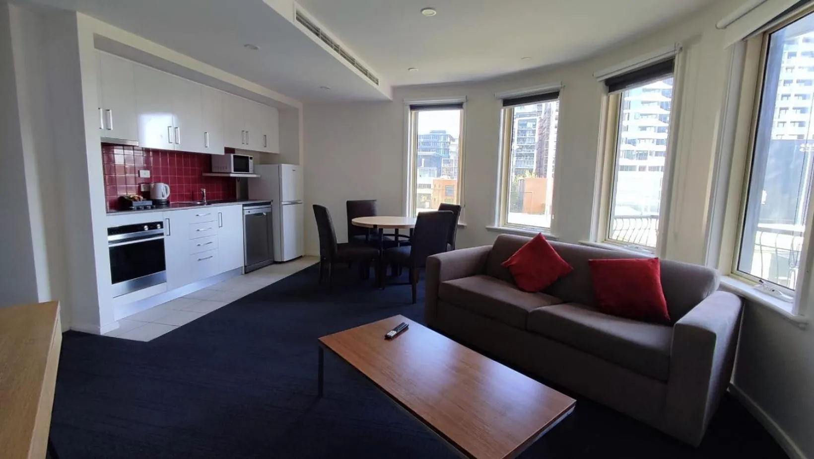 Kitchen or kitchenette in South Yarra Central Apartment Hotel