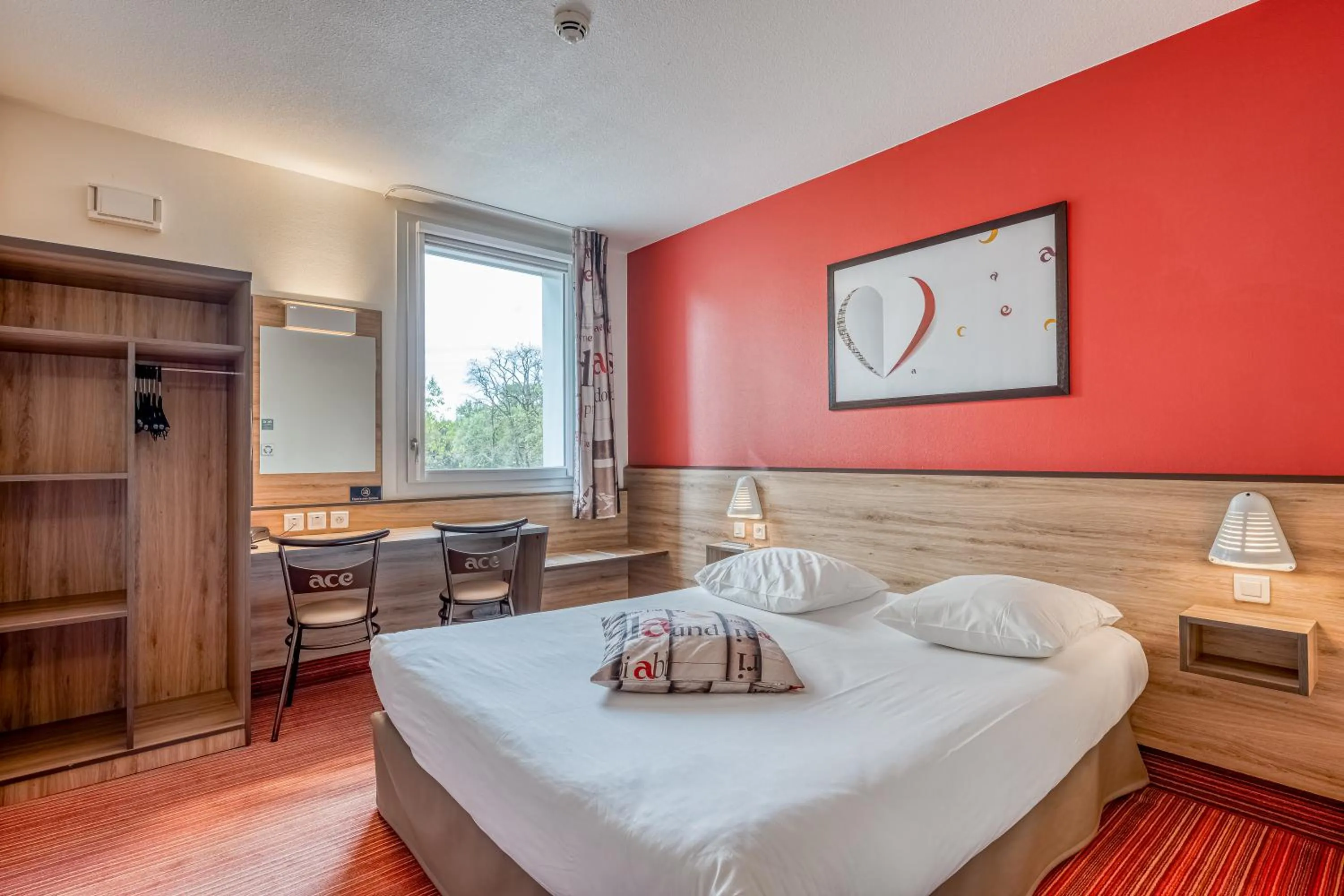 Photo of the whole room, Bed in Ace Hotel Bordeaux Cestas