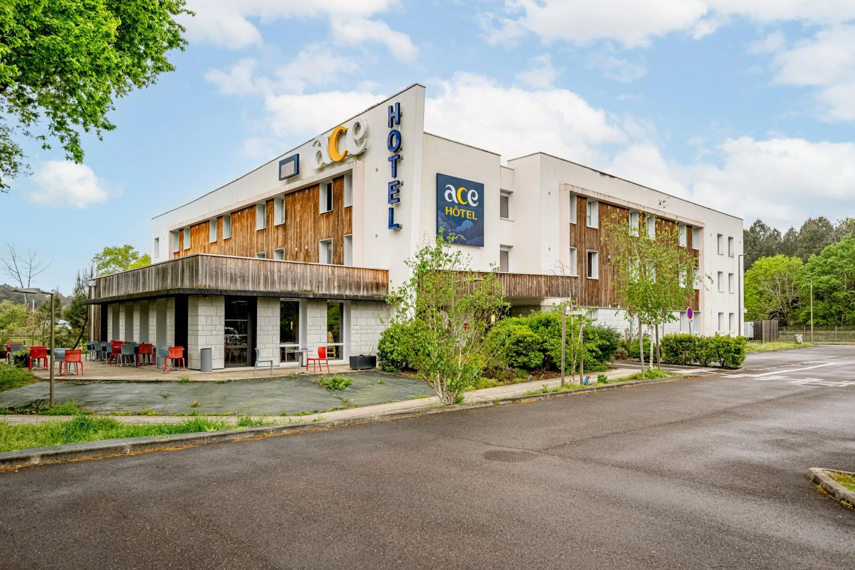 Property building in Ace Hotel Bordeaux Cestas