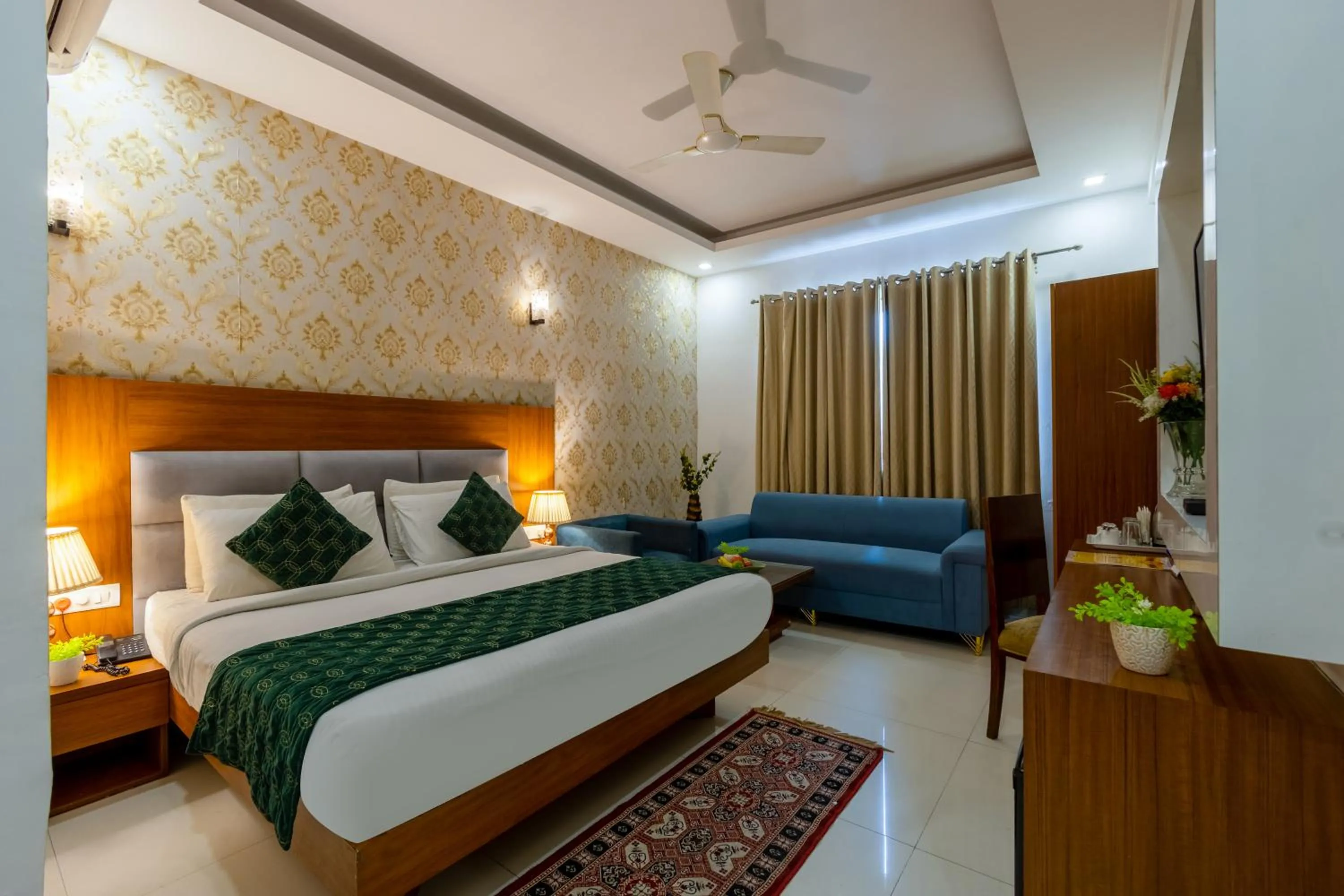 Bed in Arch - Near Aerocity New Delhi