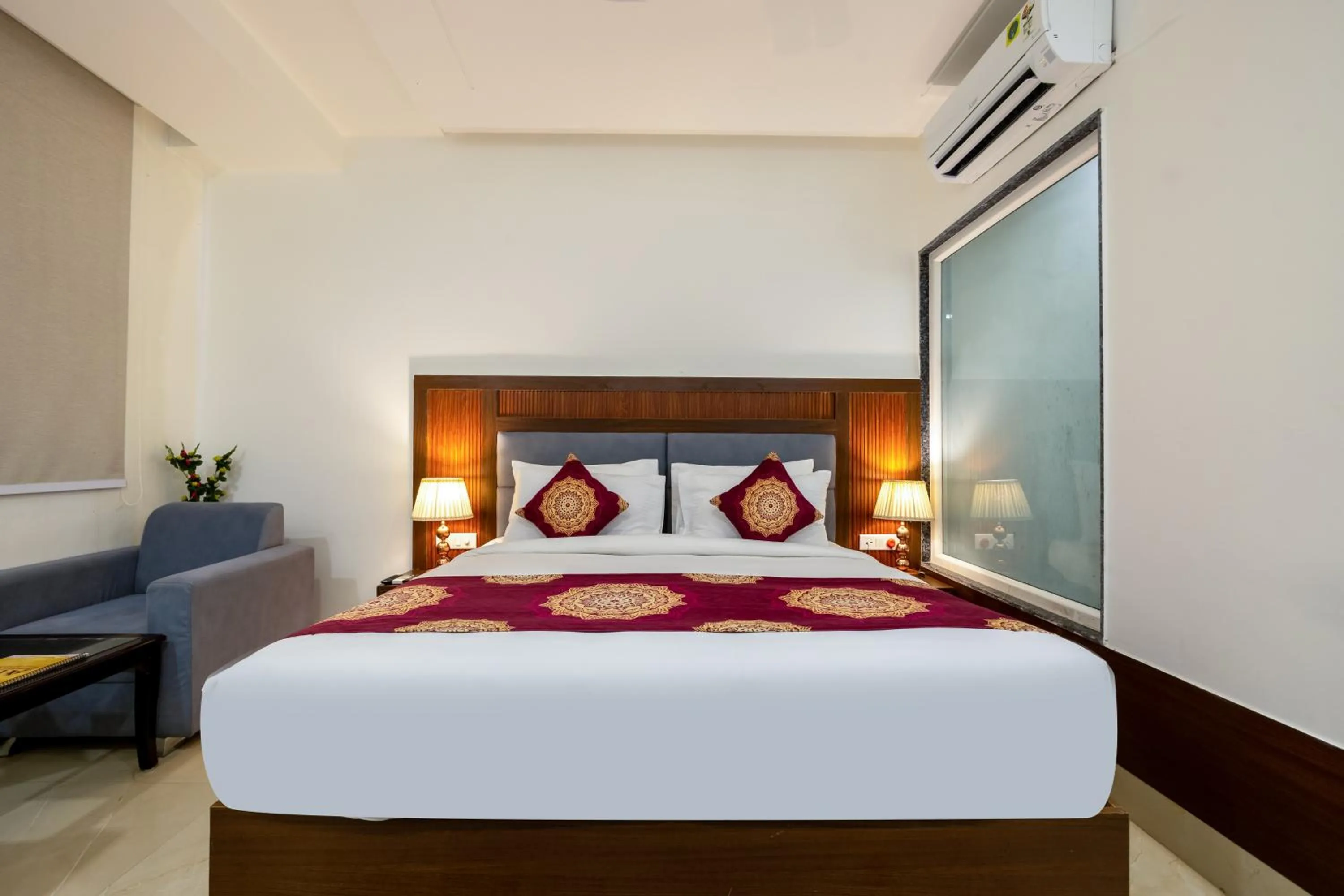 Bed in Arch - Near Aerocity New Delhi