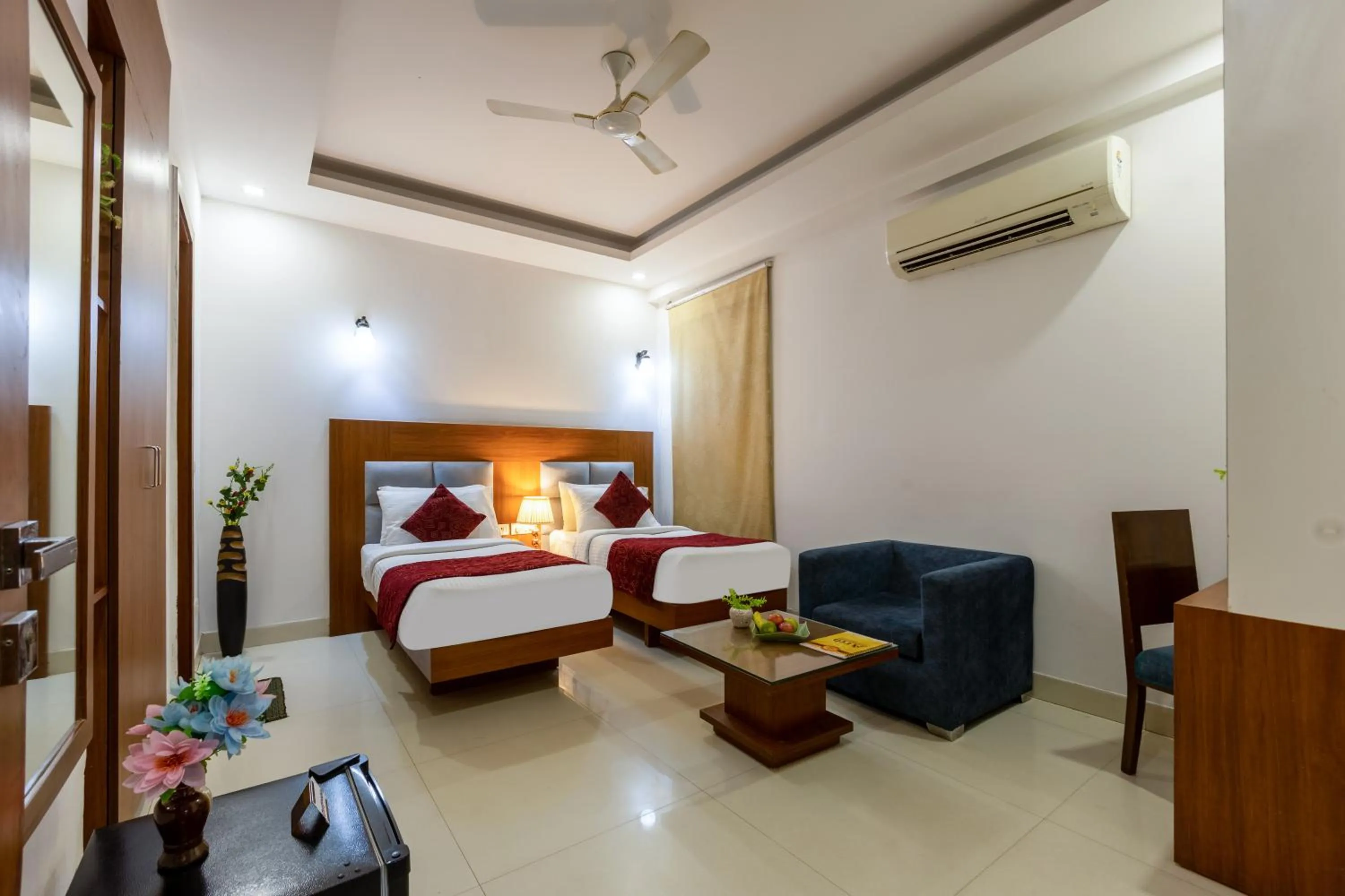 Bed in Arch - Near Aerocity New Delhi