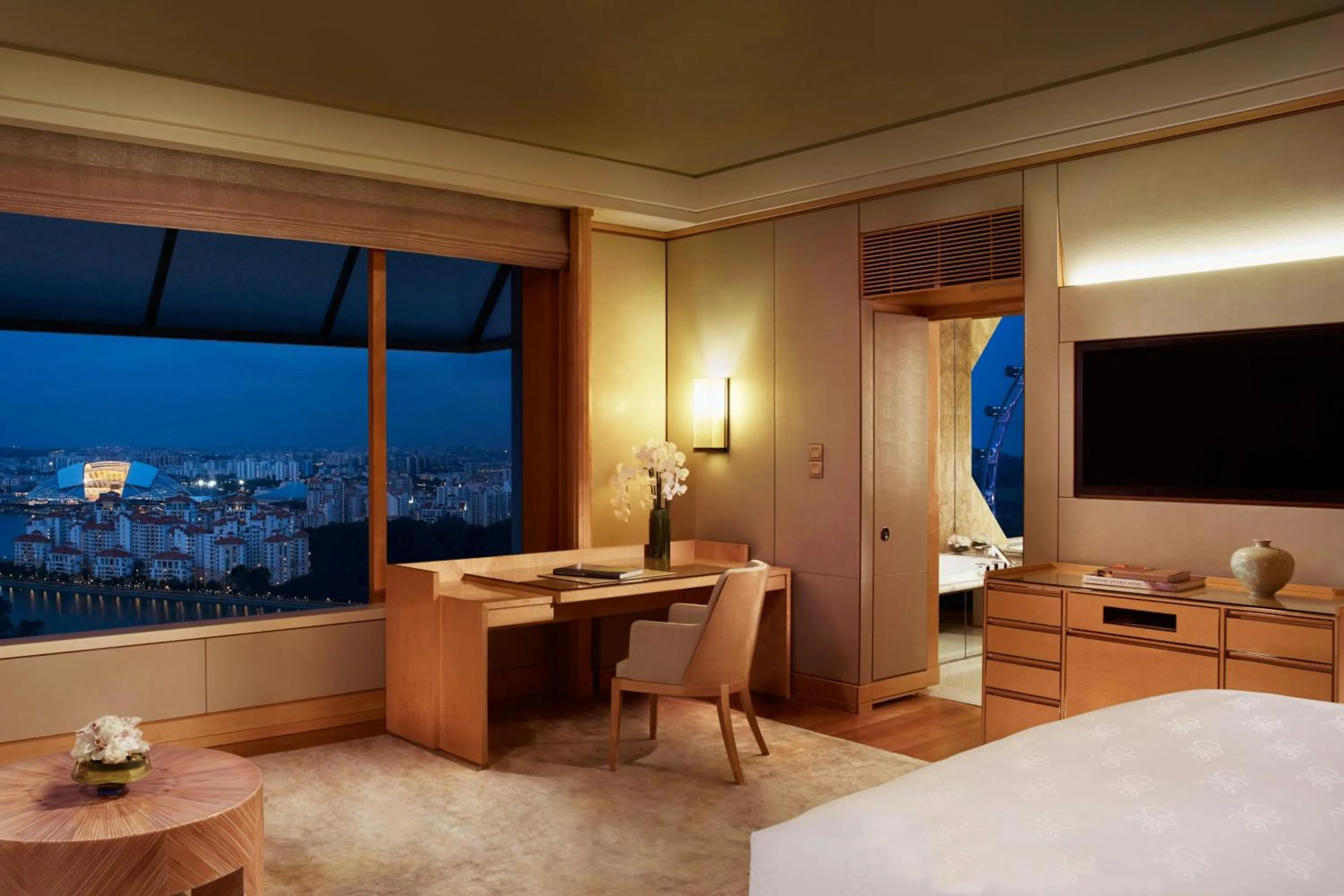 Photo of the whole room, Bed in The Ritz-Carlton, Millenia Singapore