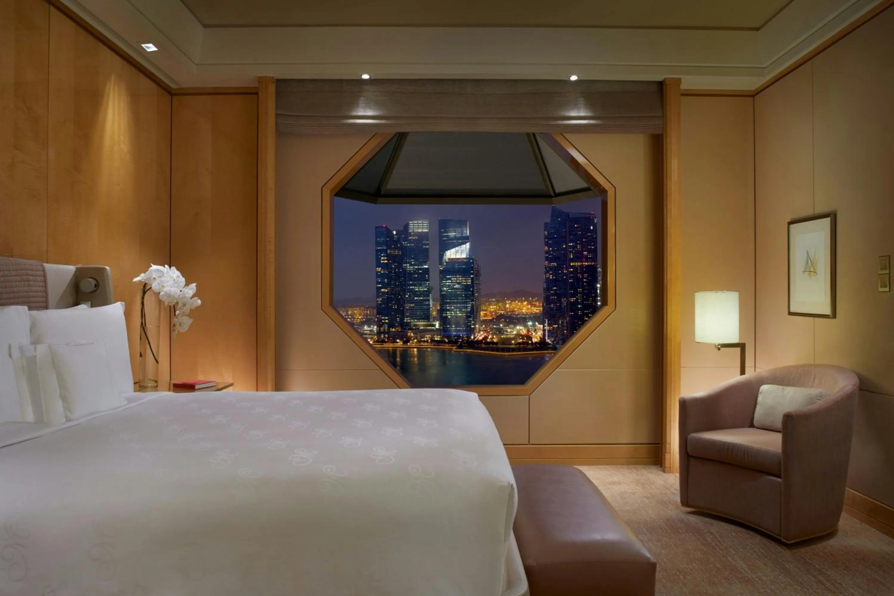 Bedroom, Bed in The Ritz-Carlton, Millenia Singapore
