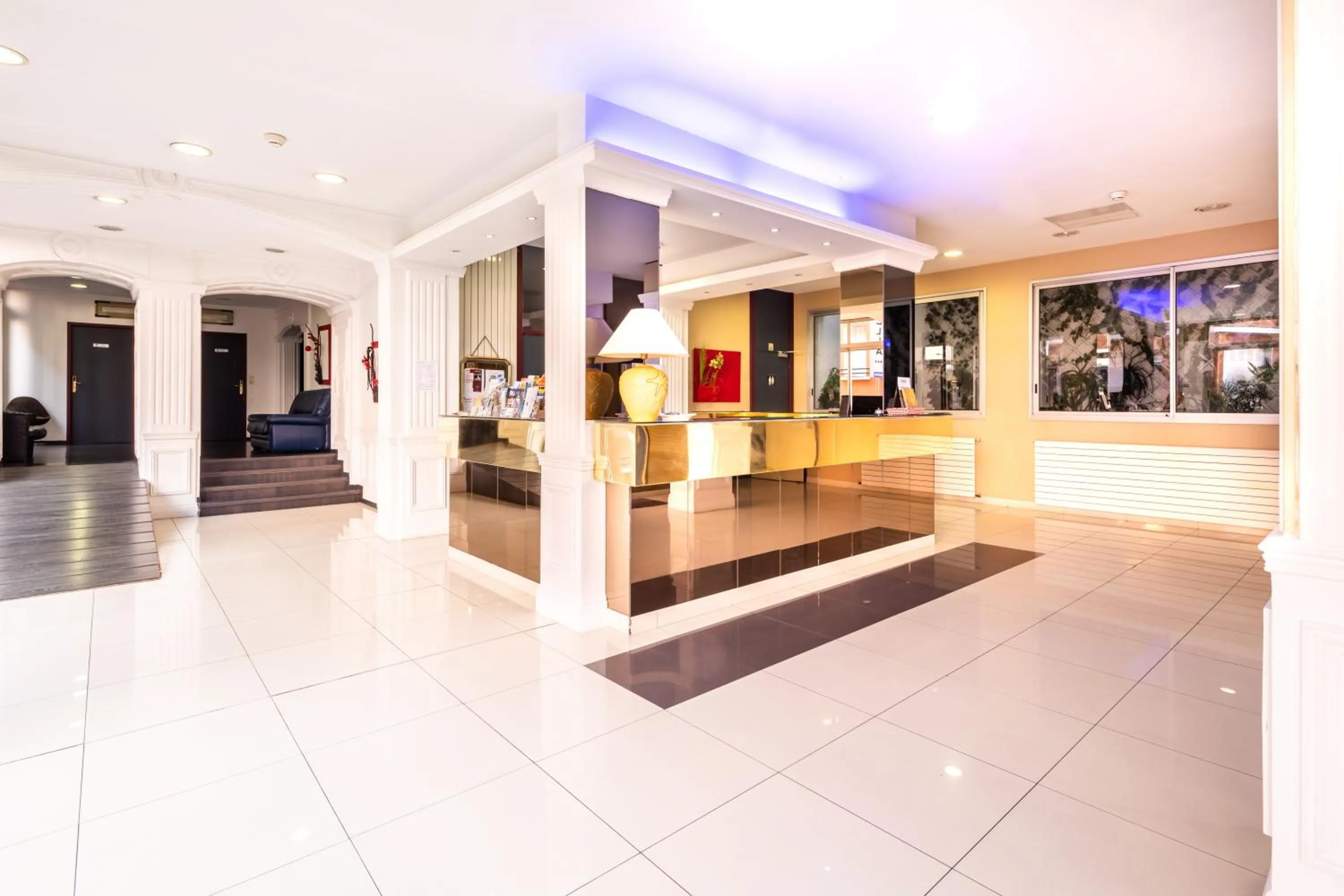 Facade/entrance in Hôtel Estival Arriel