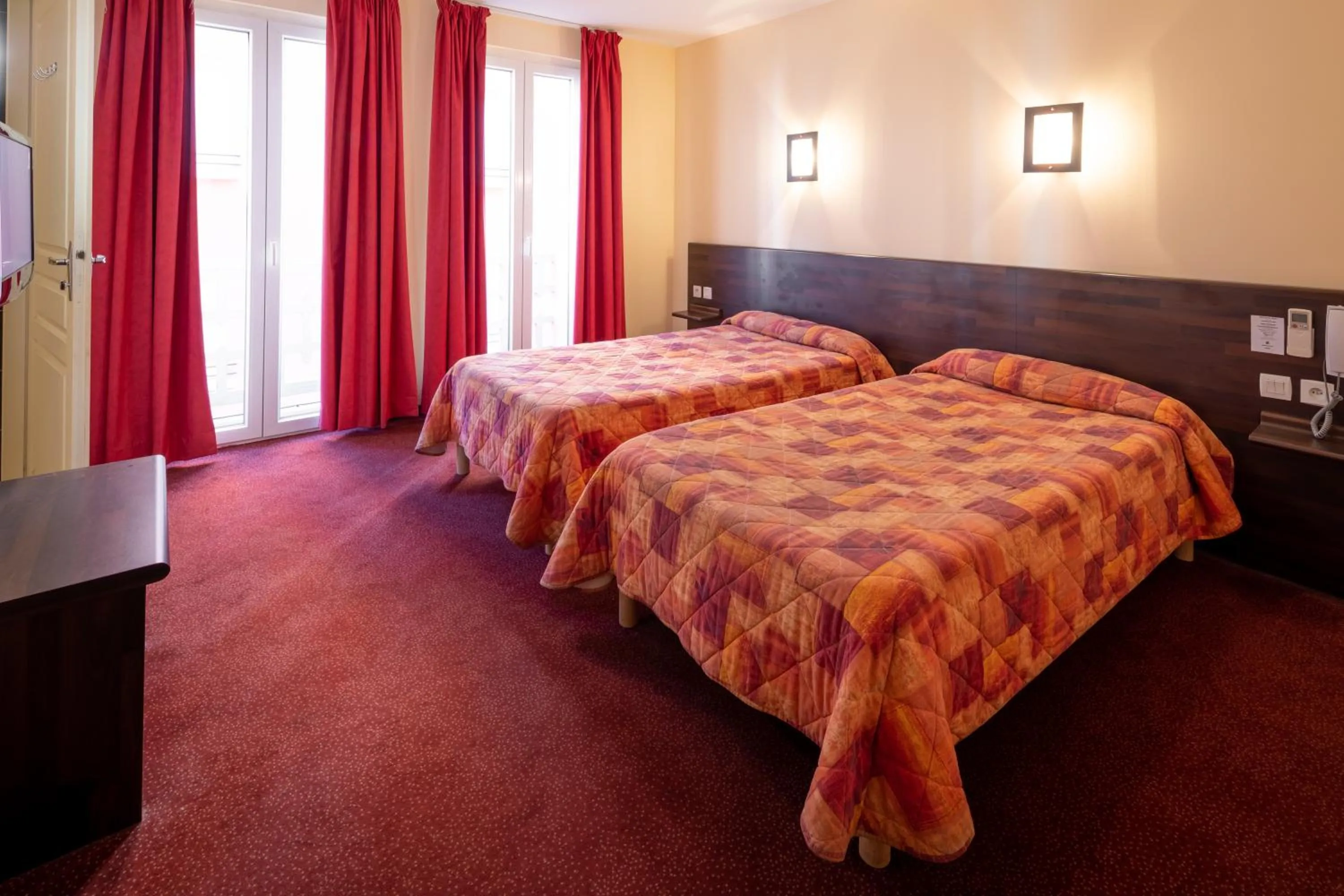 Bedroom, Bed in Hôtel Estival Arriel