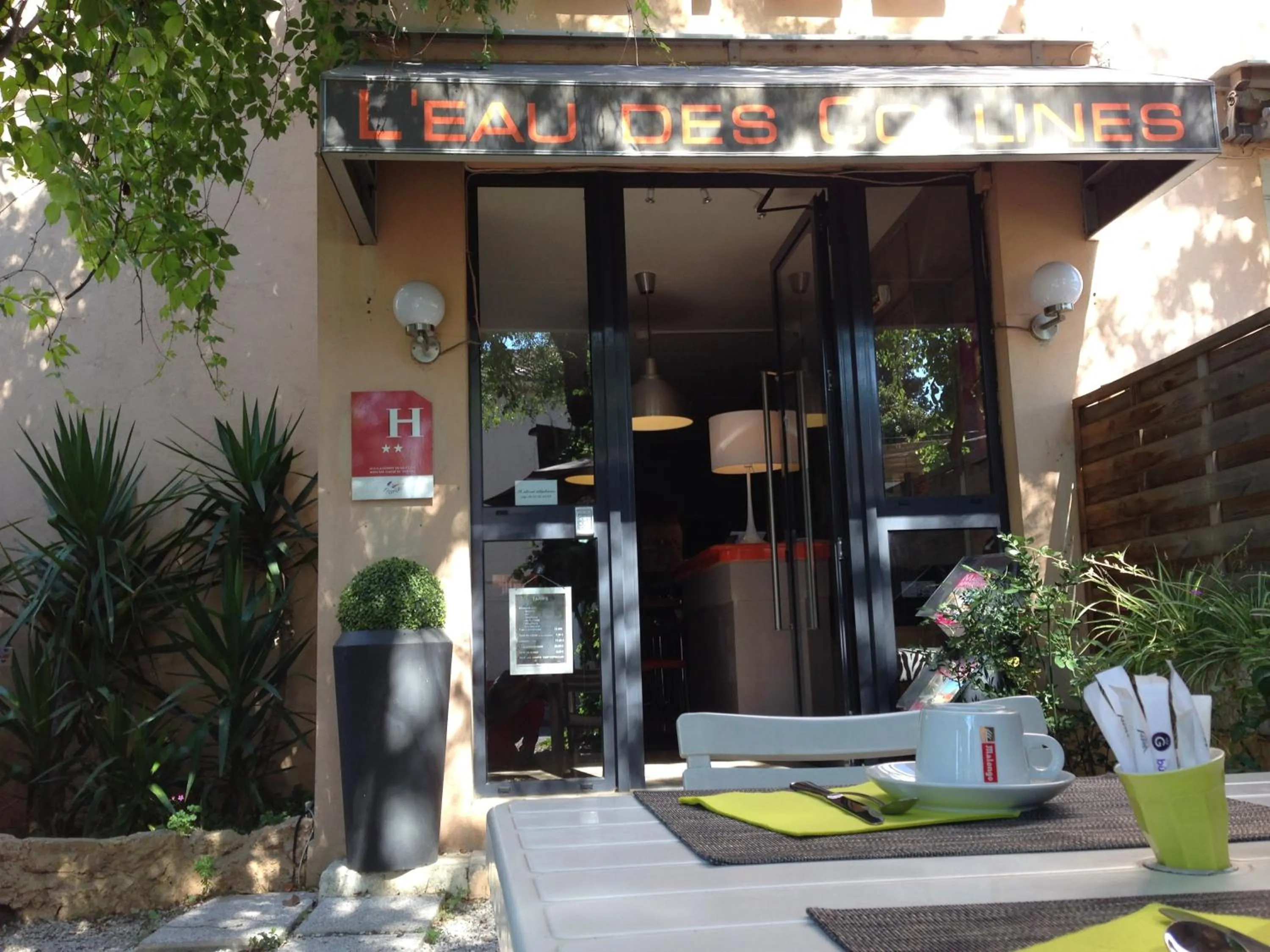Facade/entrance in Hôtel L'Eau Des Collines
