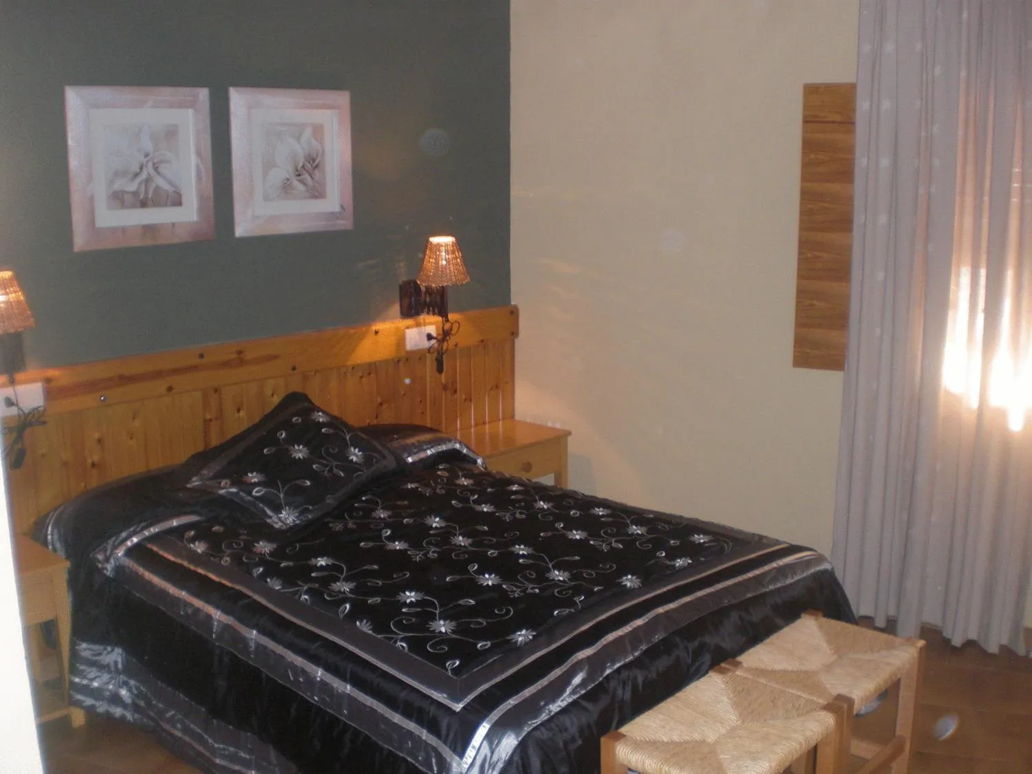 Photo of the whole room, Bed in Roch Hotel