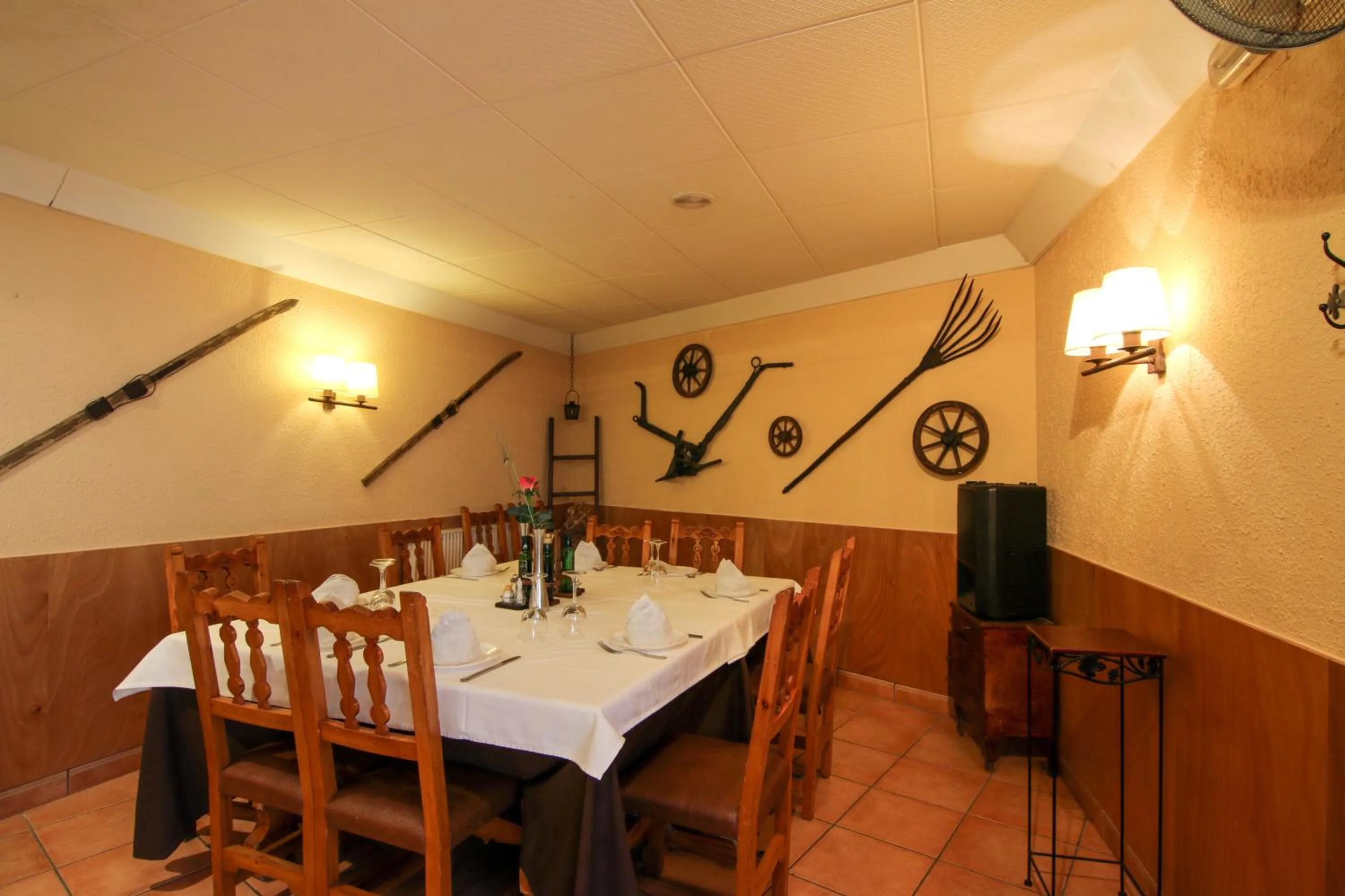 Restaurant/places to eat in Roch Hotel