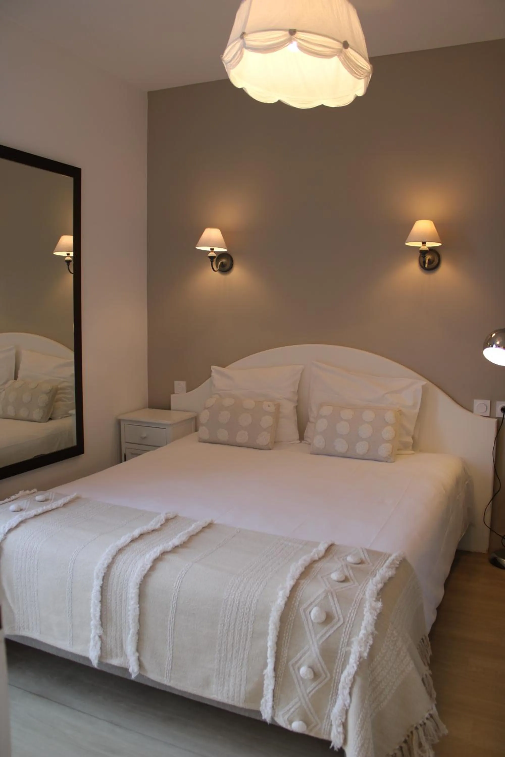 Bed in Hôtel La Villa des Oliviers