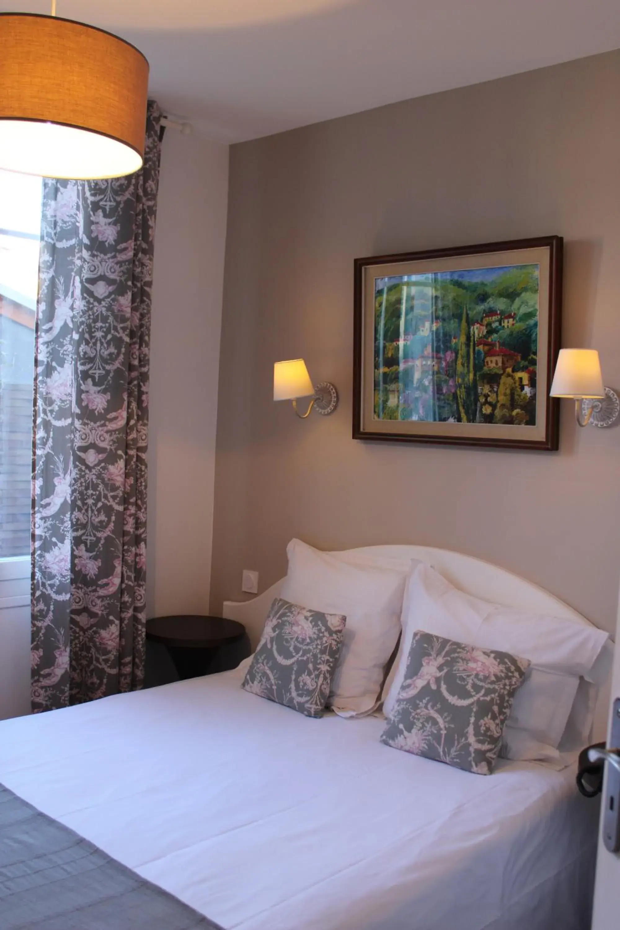 Basic Double Room with Garden View in Hôtel La Villa des Oliviers Basic Double Room with Garden View in Hôtel La Villa des Oliviers