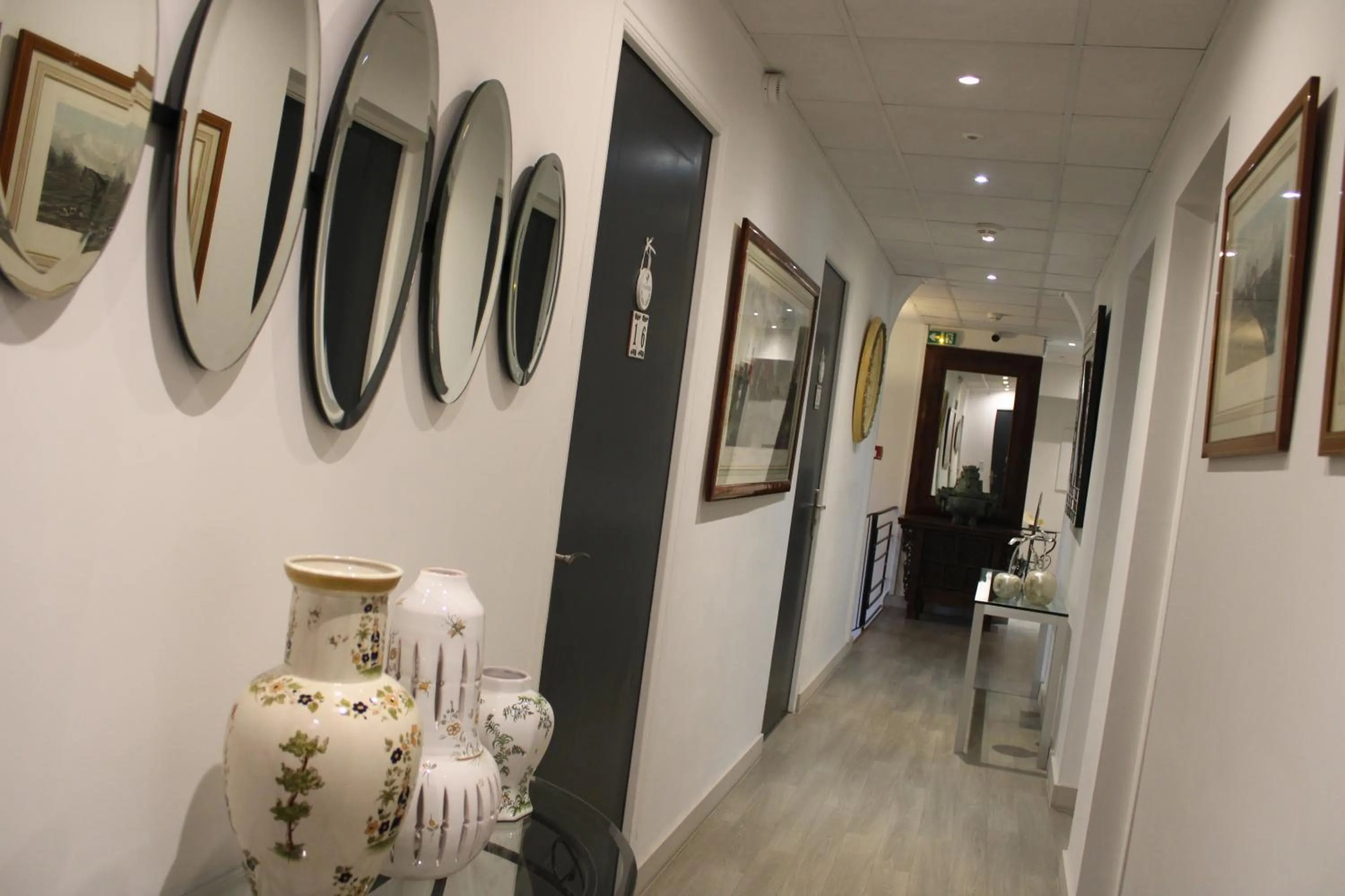 Decorative detail in Hôtel La Villa des Oliviers