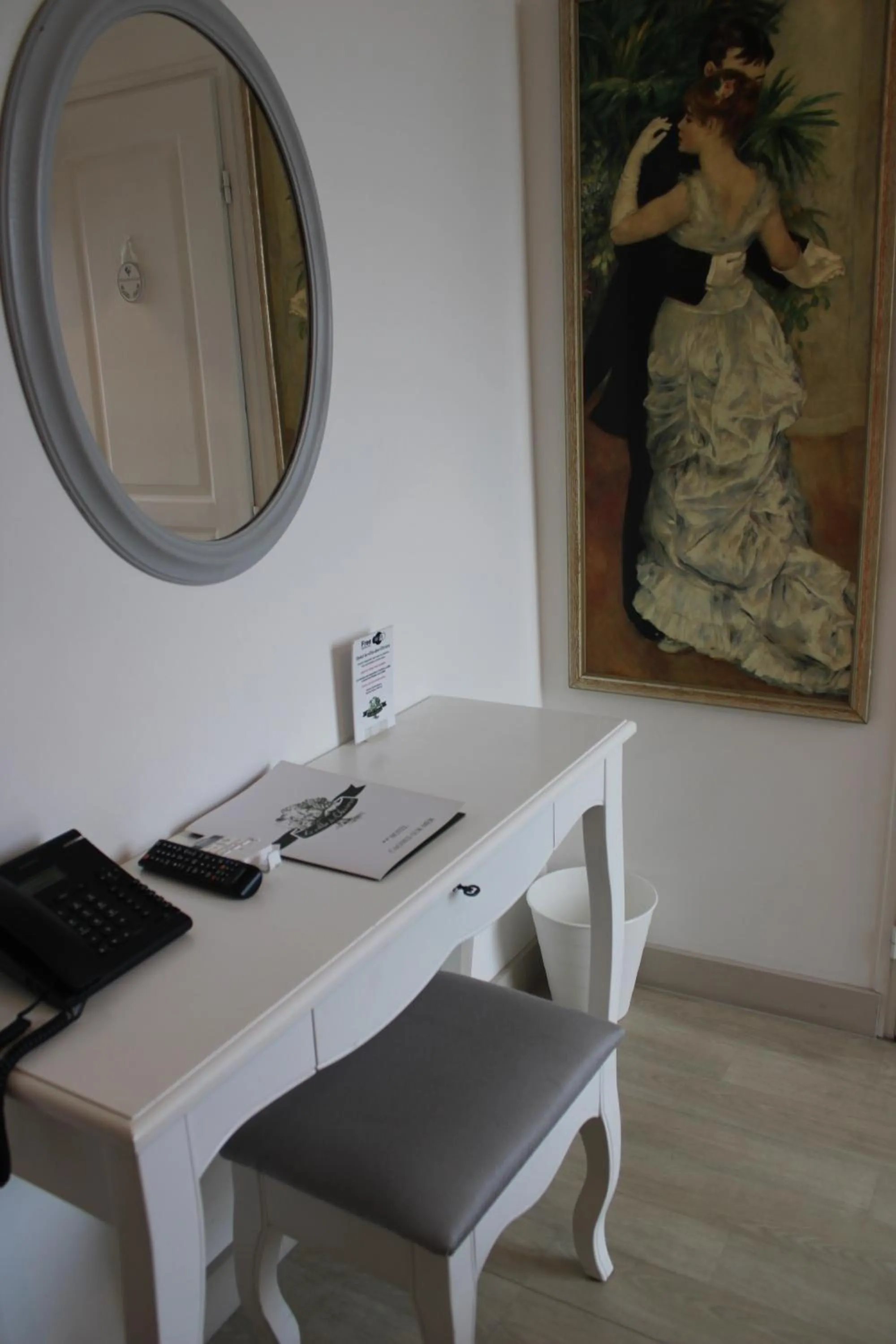 hair dresser in Hôtel La Villa des Oliviers