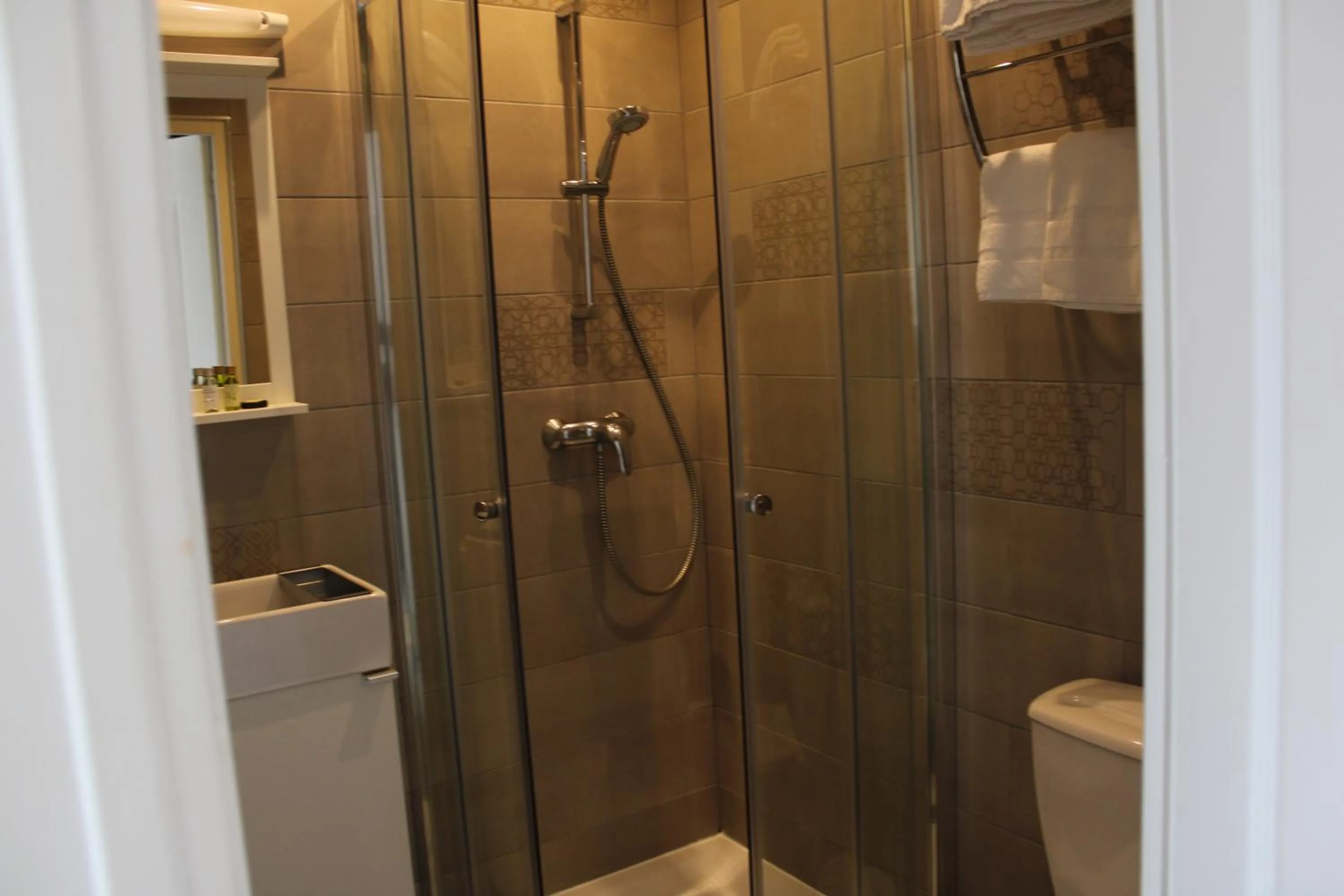 Bathroom in Hôtel La Villa des Oliviers