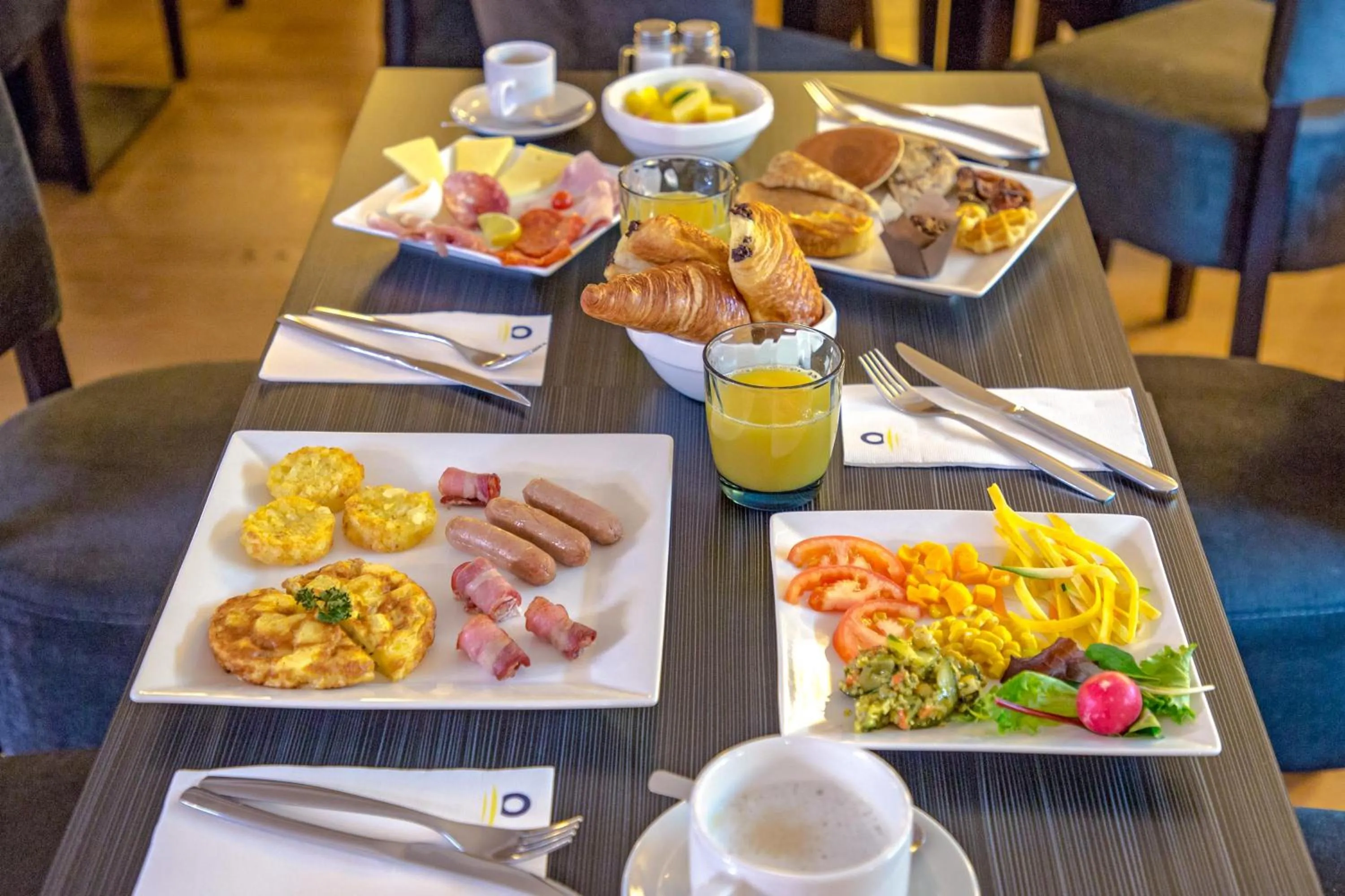 Restaurant/places to eat in SOWELL HOTELS Le Parc & Spa