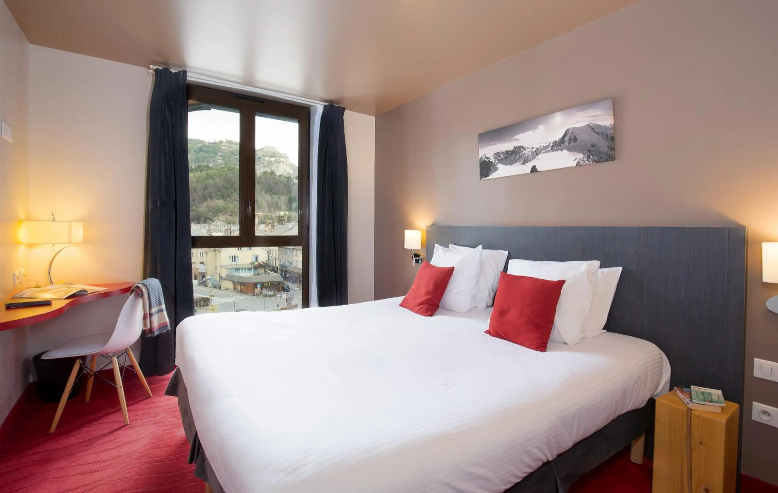 Bedroom, Bed in SOWELL HOTELS Le Parc & Spa