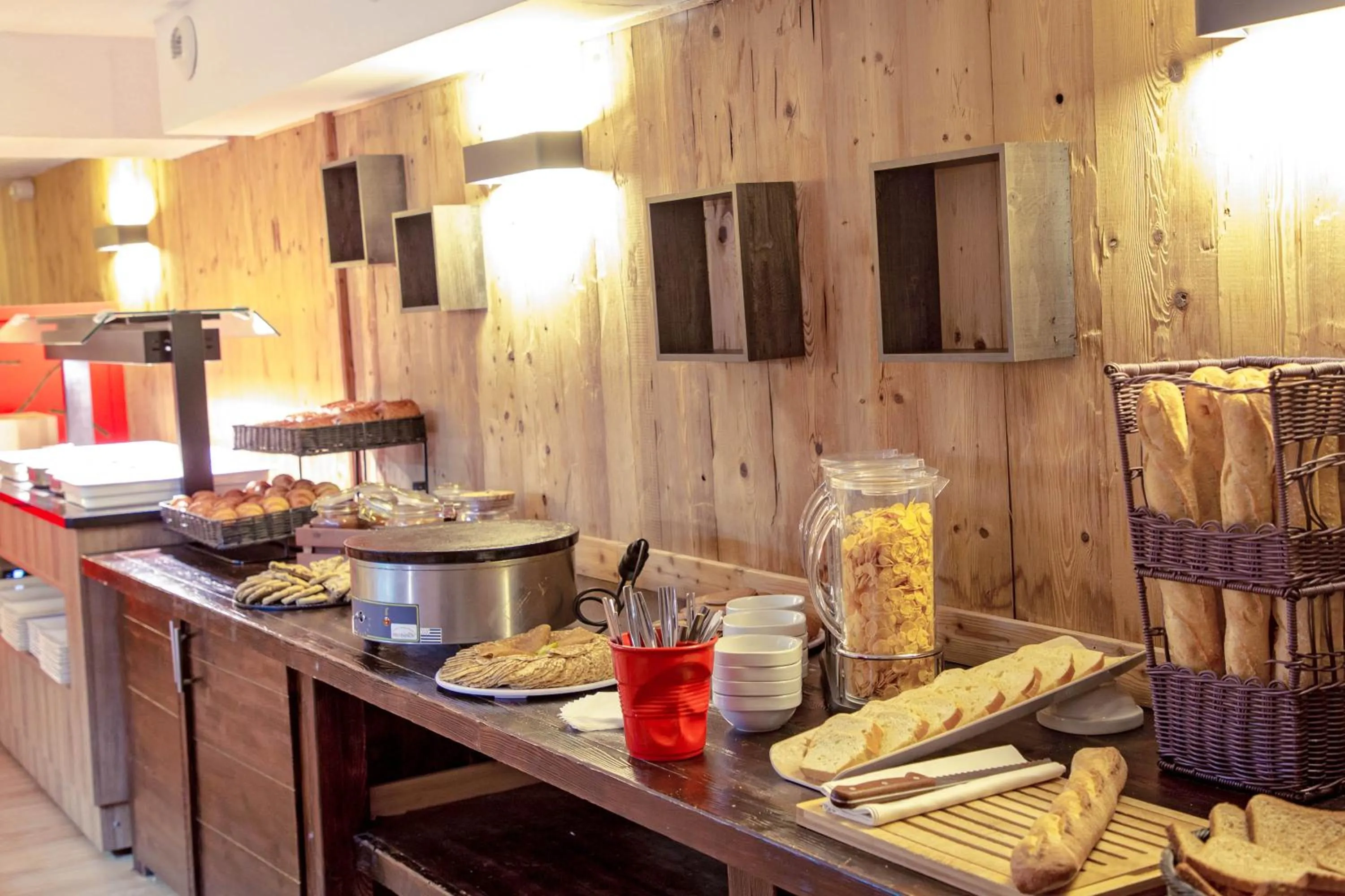 Breakfast in SOWELL HOTELS Le Parc & Spa