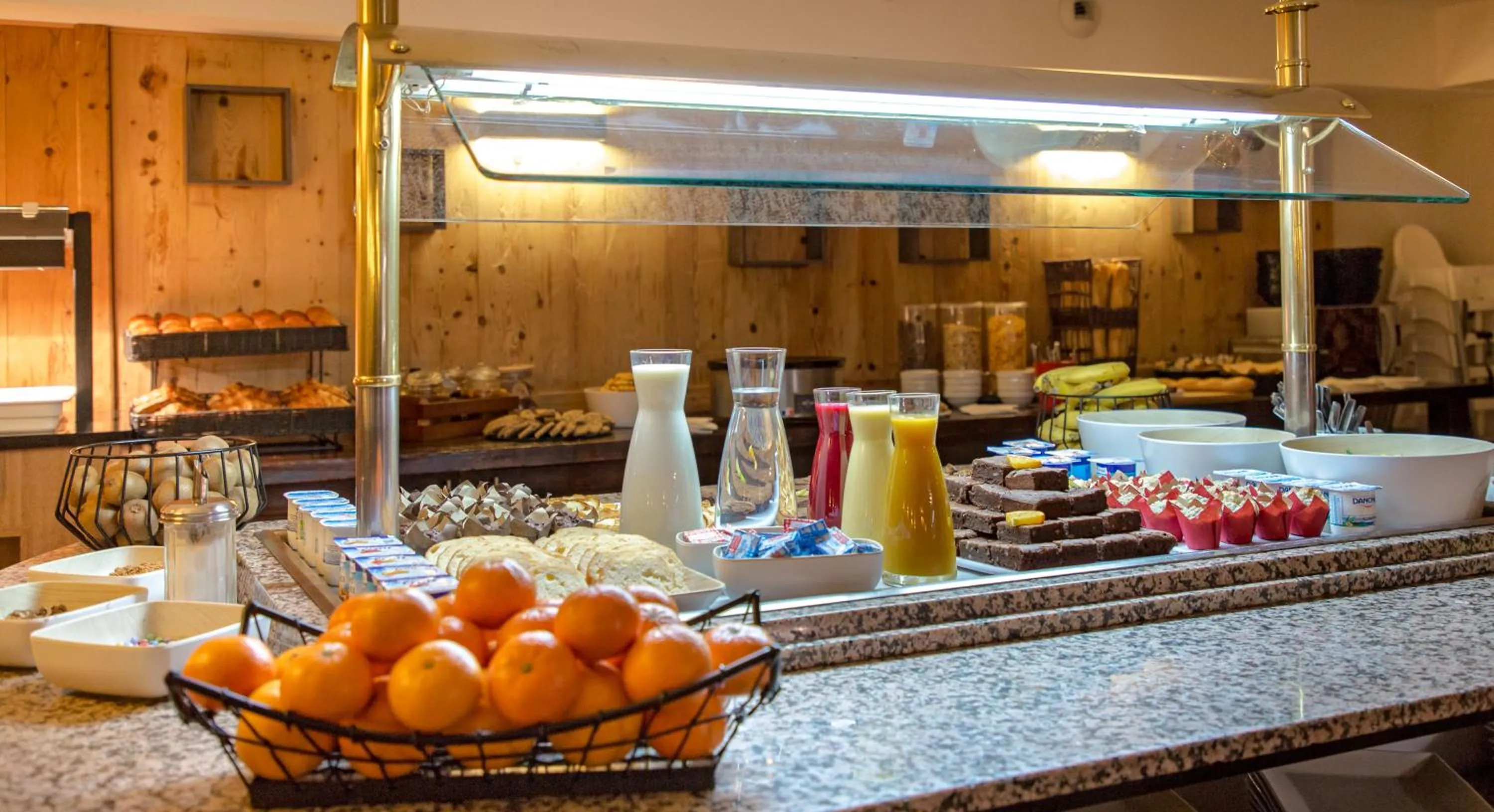 Restaurant/places to eat in SOWELL HOTELS Le Parc & Spa