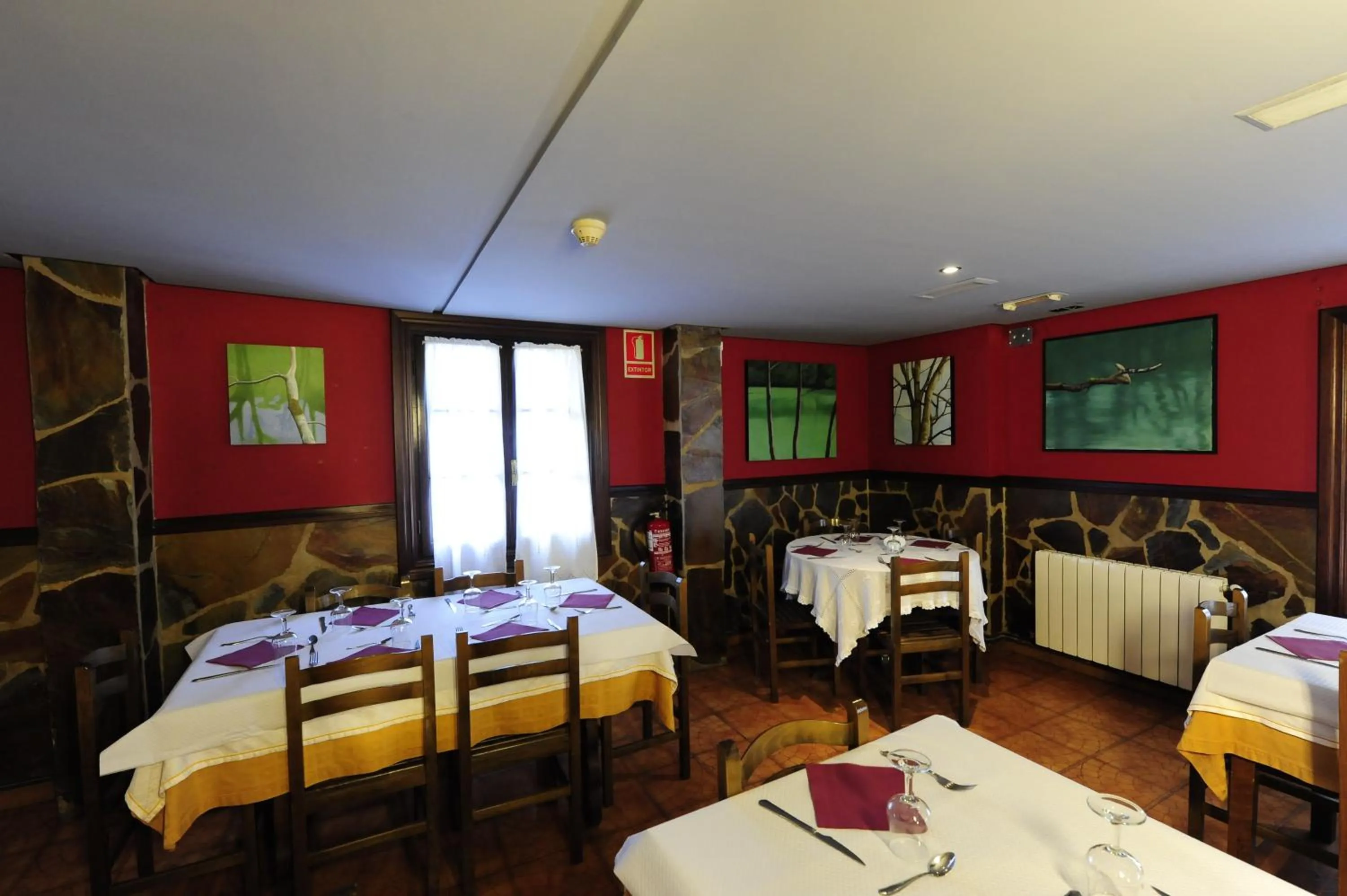 Restaurant/places to eat in Hotel Rural Bereau
