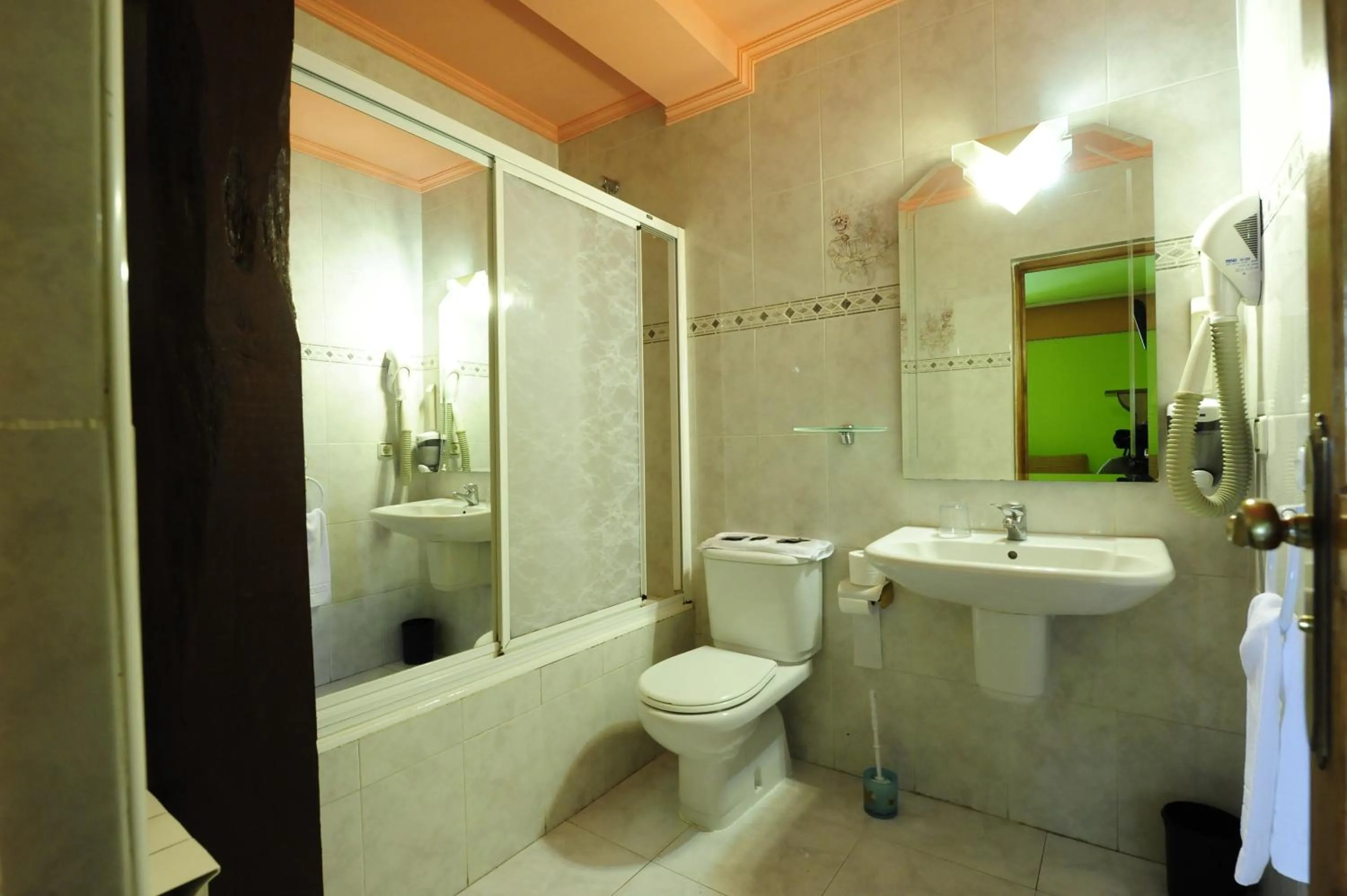 Bathroom in Hotel Rural Bereau