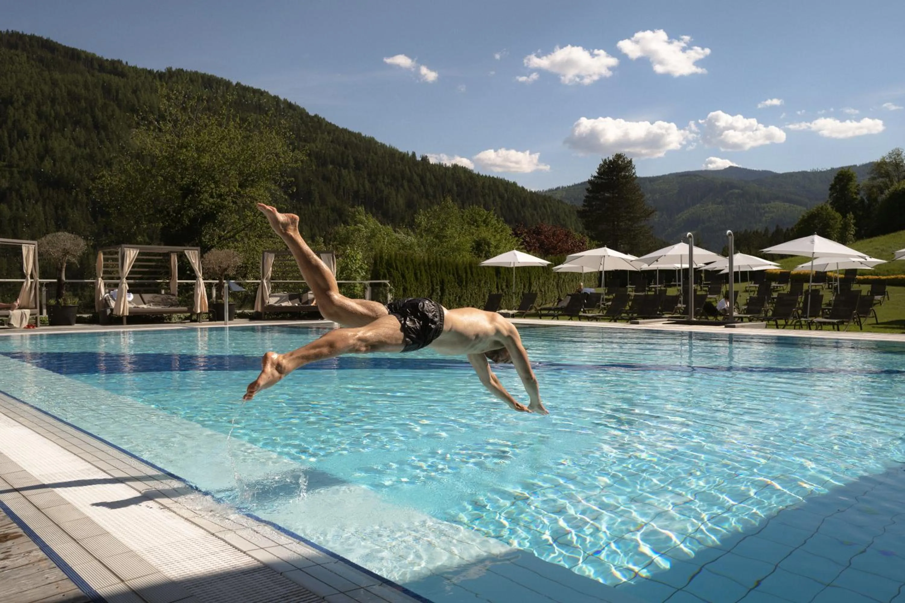 Pool view in IMLAUER Hotel Schloss Pichlarn