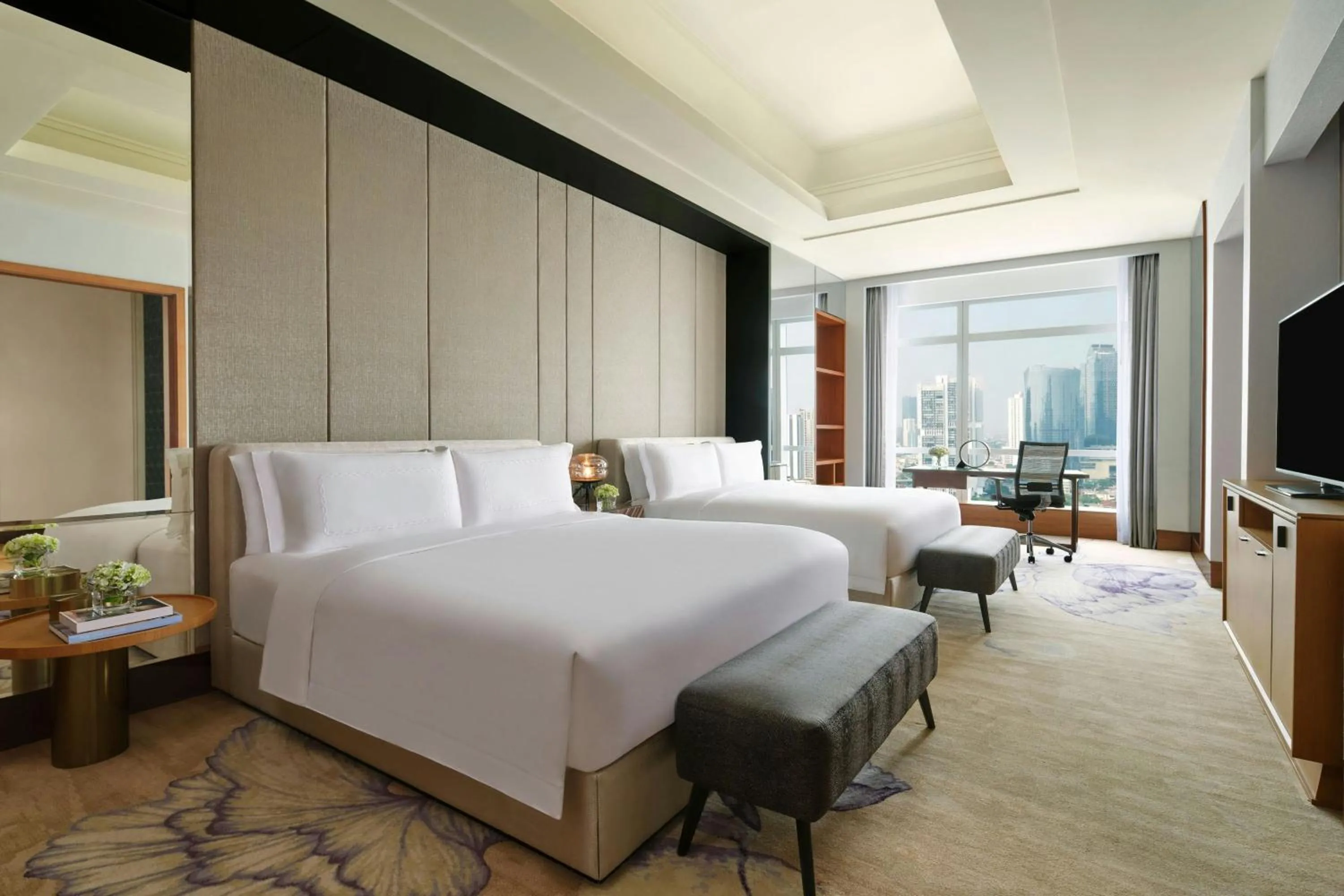 Photo of the whole room, Bed in The Ritz-Carlton Jakarta, Pacific Place
