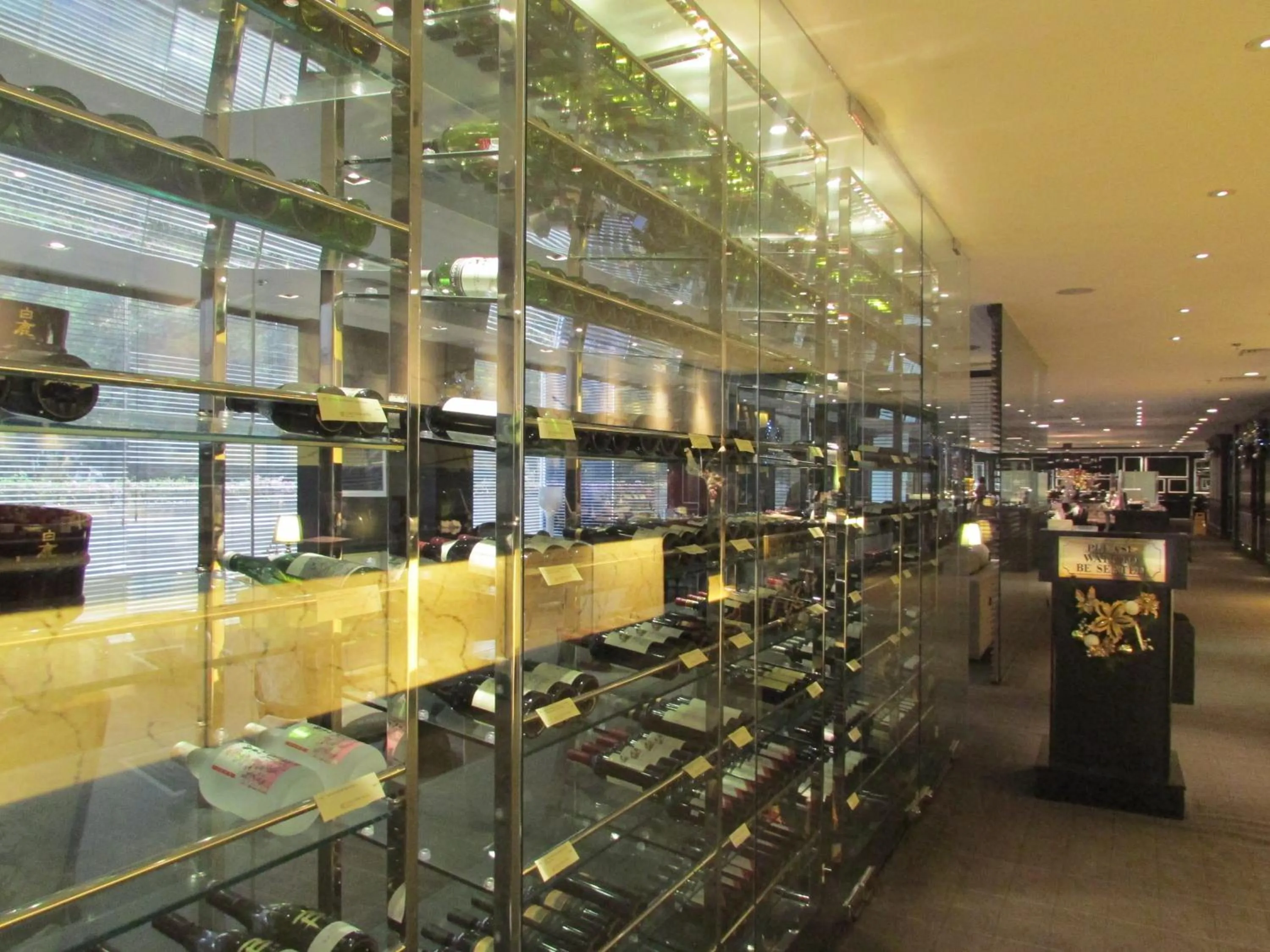 Lounge or bar in Concorde Hotel Singapore