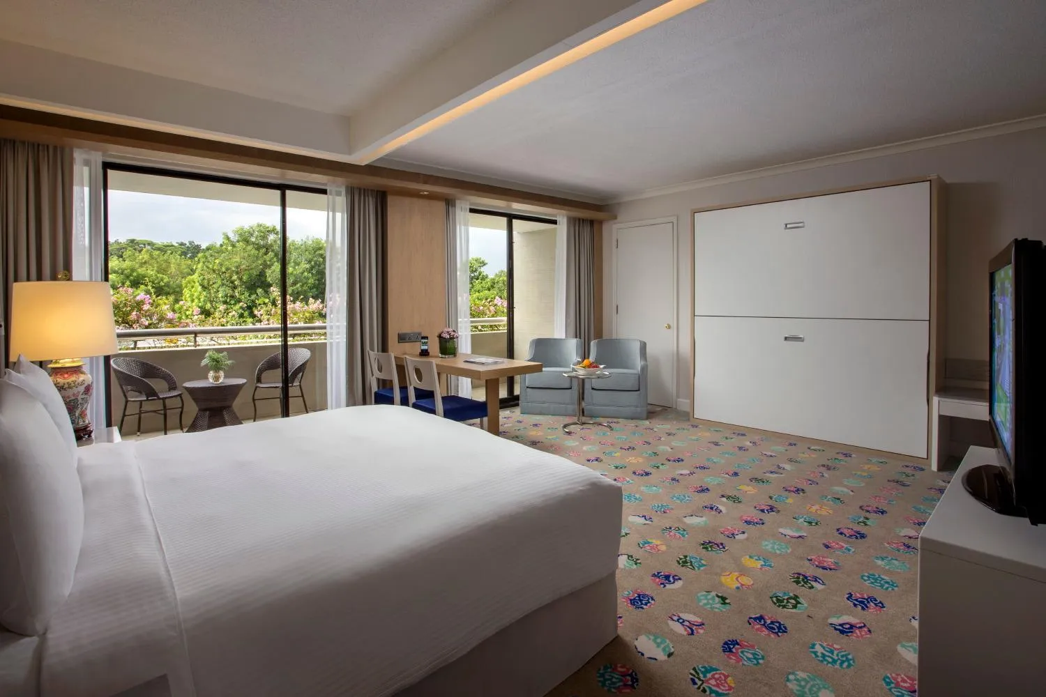 Photo of the whole room, Bed in Concorde Hotel Singapore