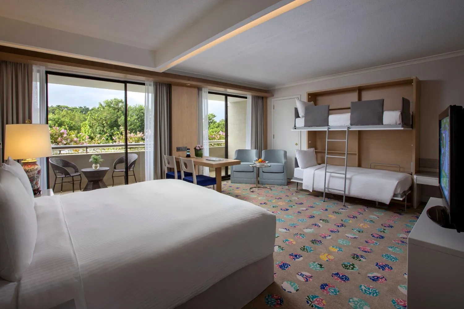 Photo of the whole room, Bed in Concorde Hotel Singapore