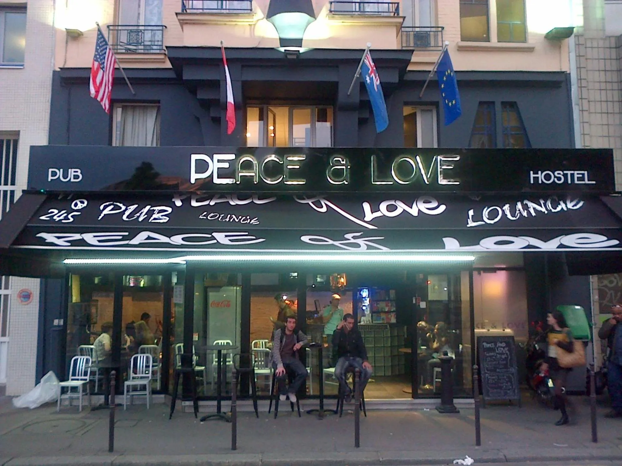 Facade/entrance in Peace & Love Hostel