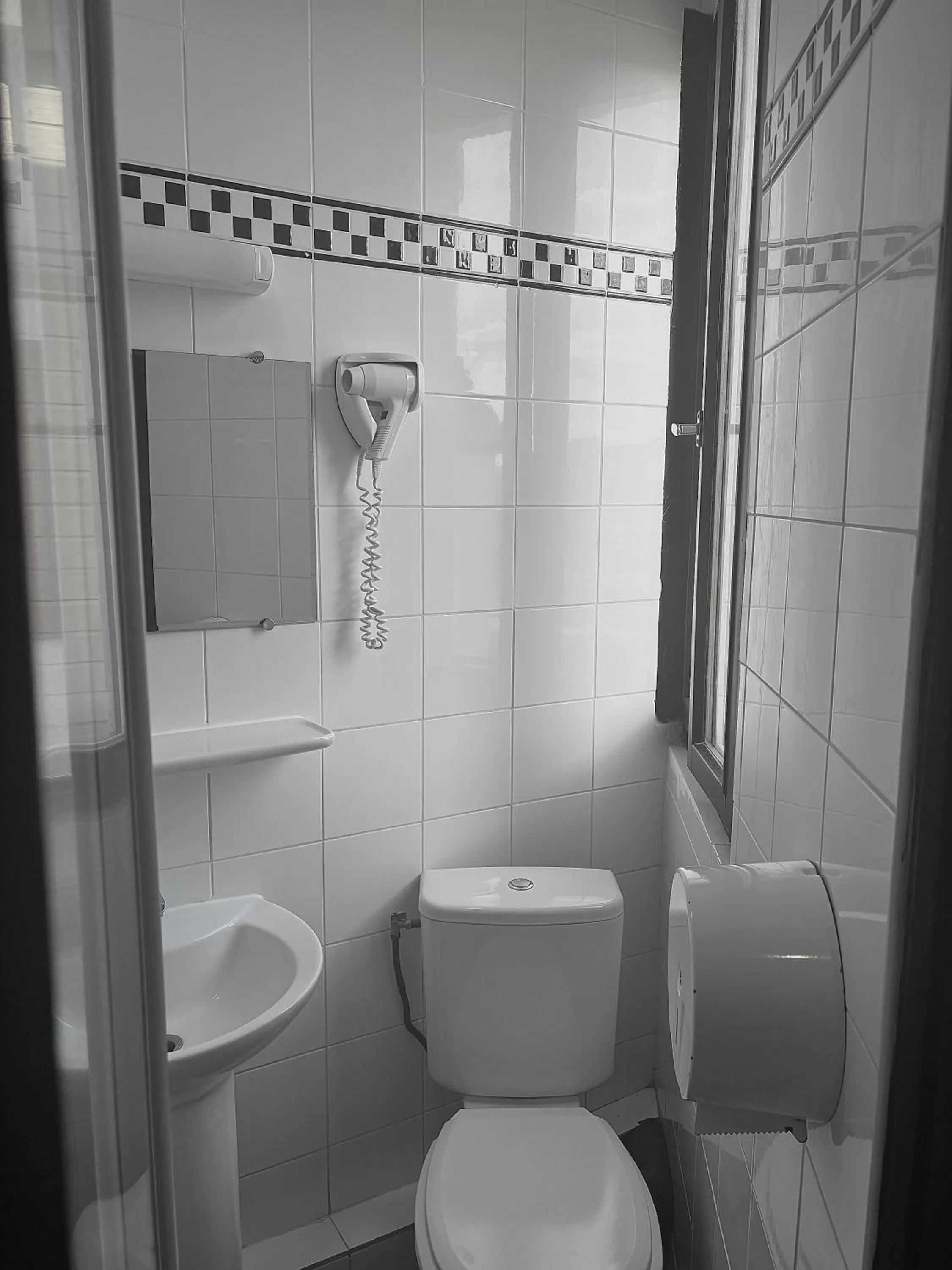 Toilet in Peace & Love Hostel