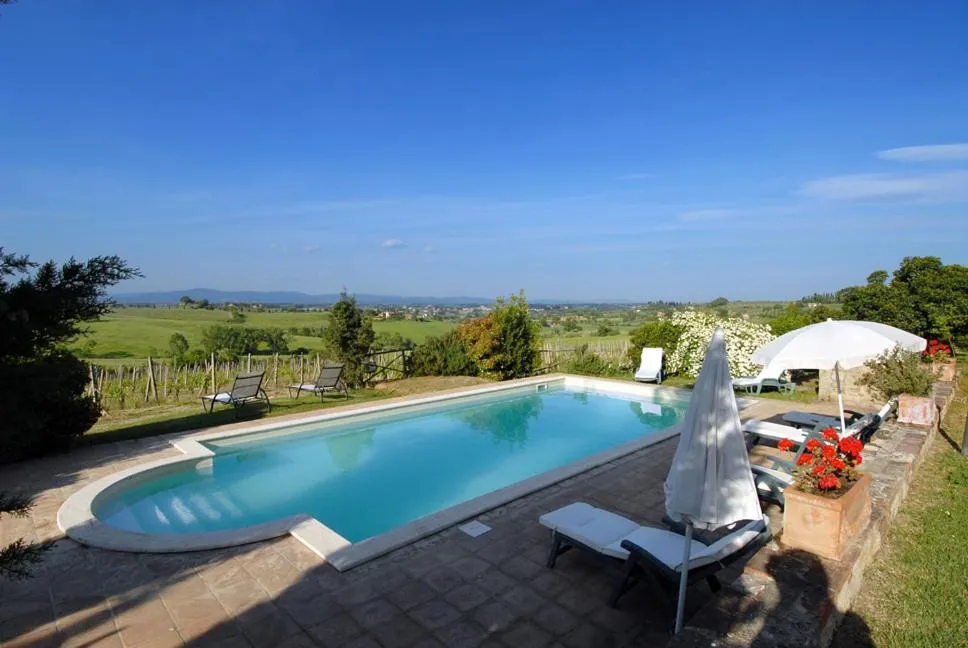 Swimming pool in Tenuta Santagnese