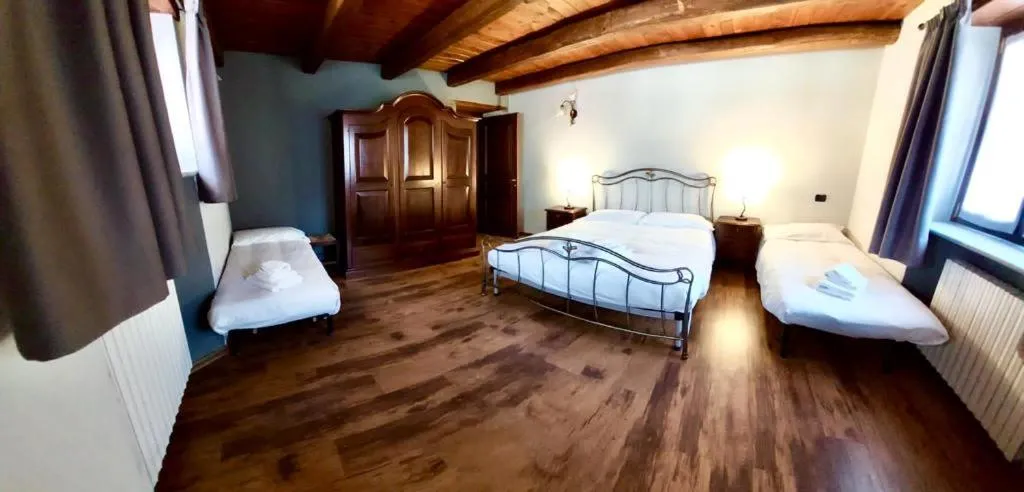 Photo of the whole room, Bed in Residence Du Commerce