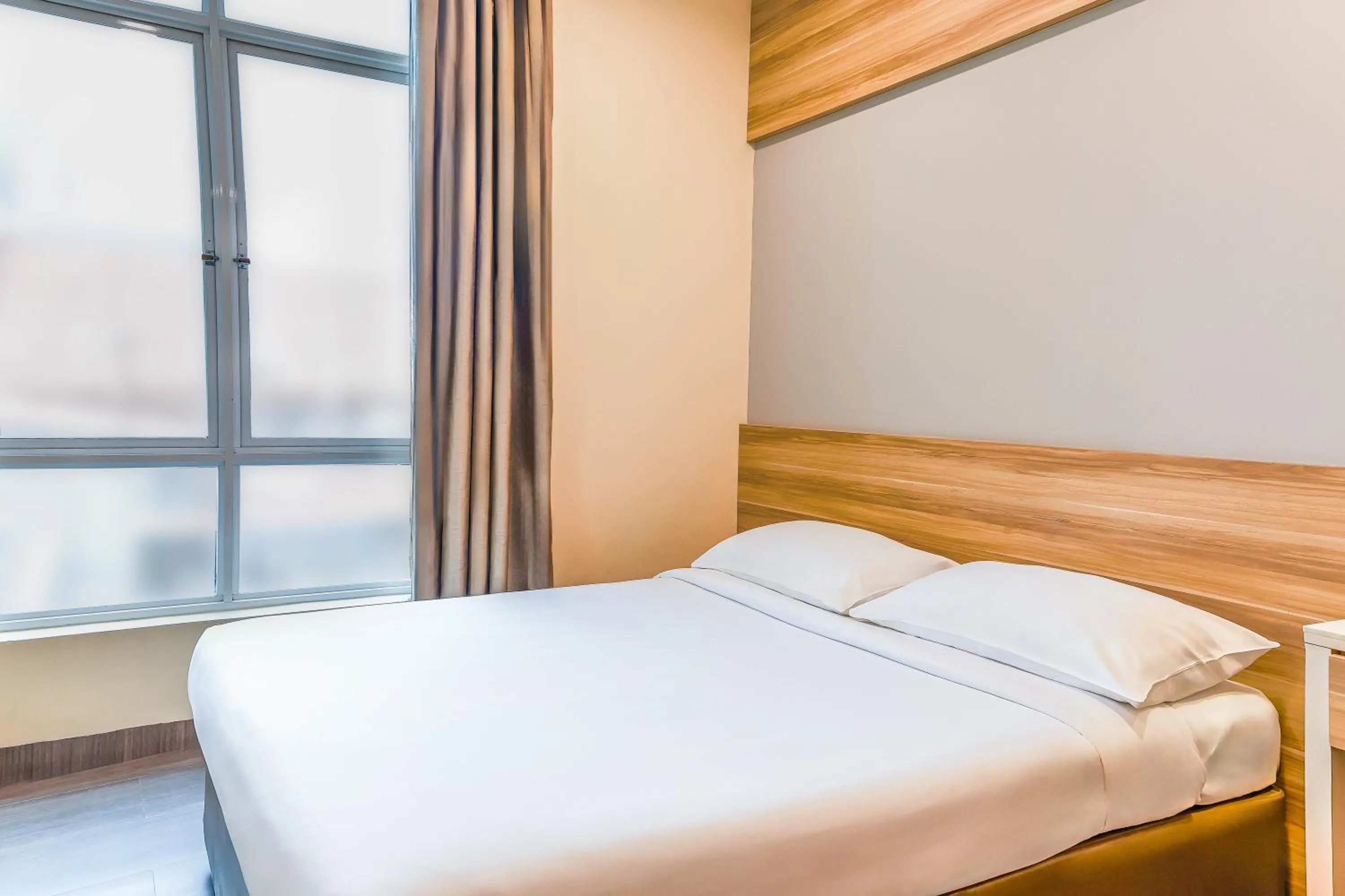 Bed in Hotel 81 Dickson