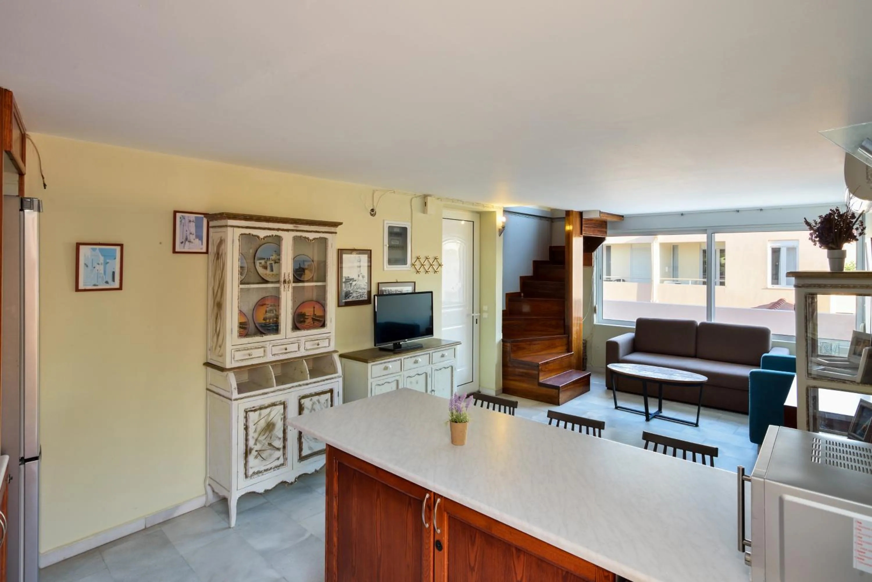 TV and multimedia in Elma's Dream Apartments & Villas